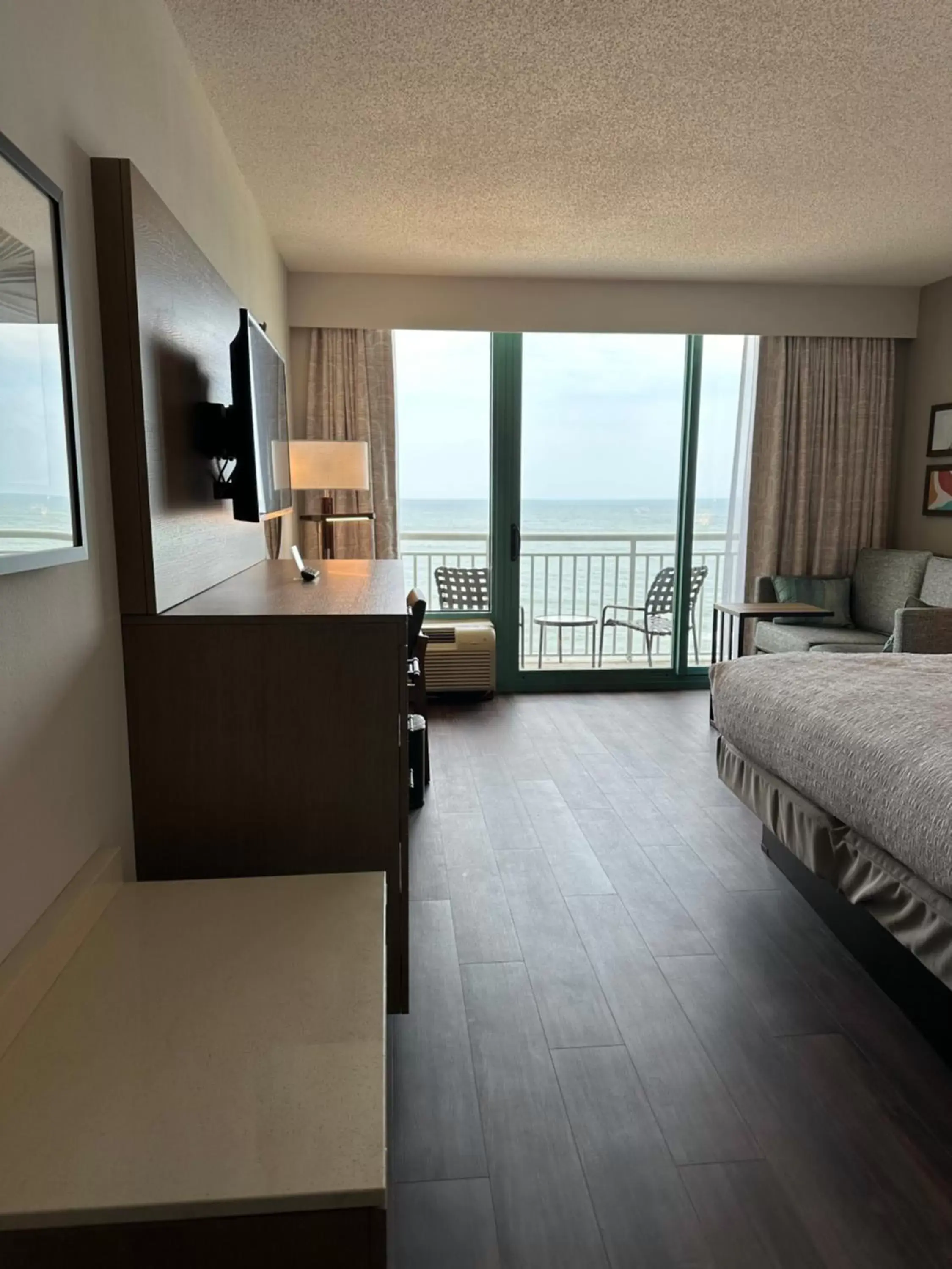 Bed in Hampton Inn Virginia Beach-Oceanfront South