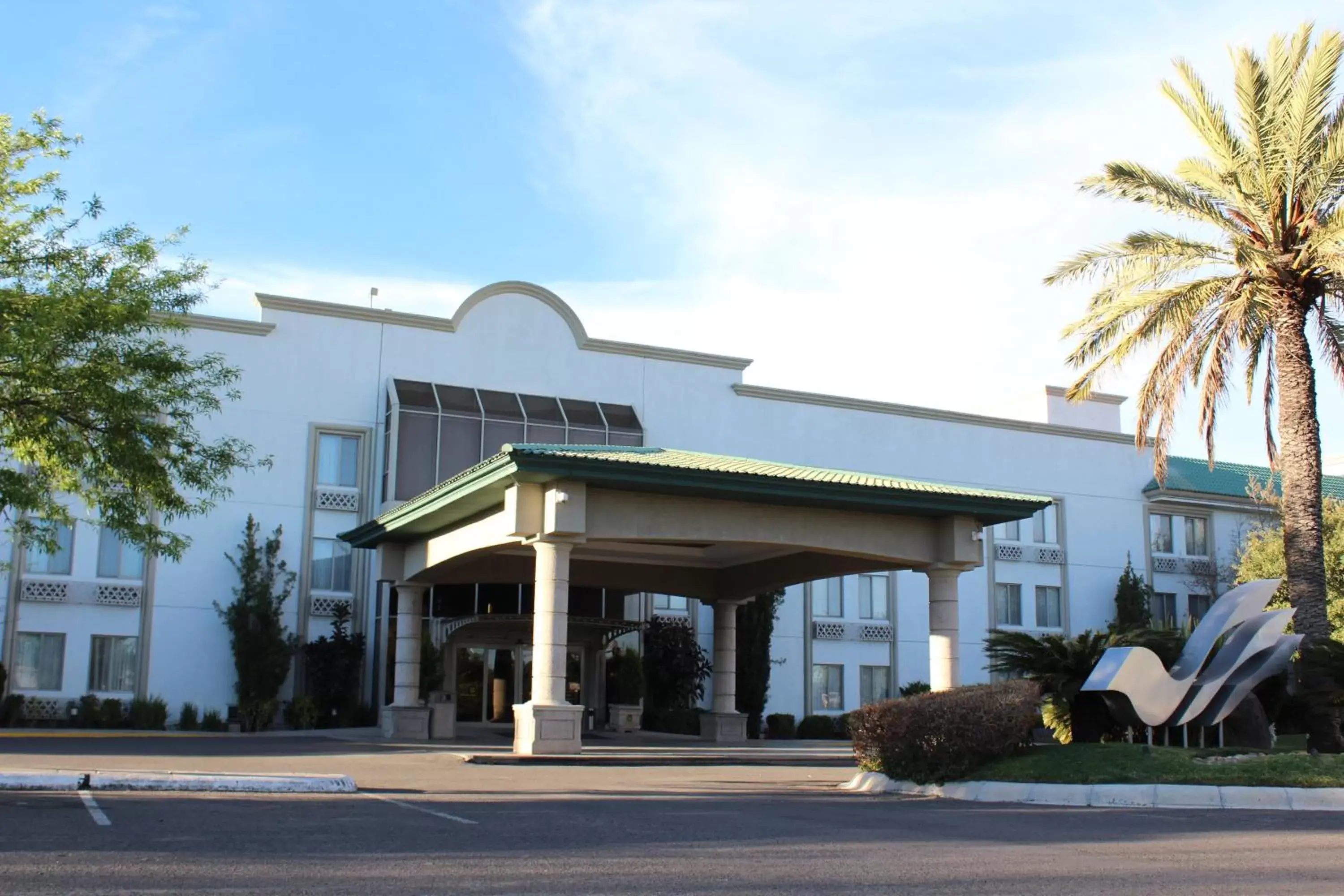 Facade/entrance, Property Building in Hotel Victoria Express