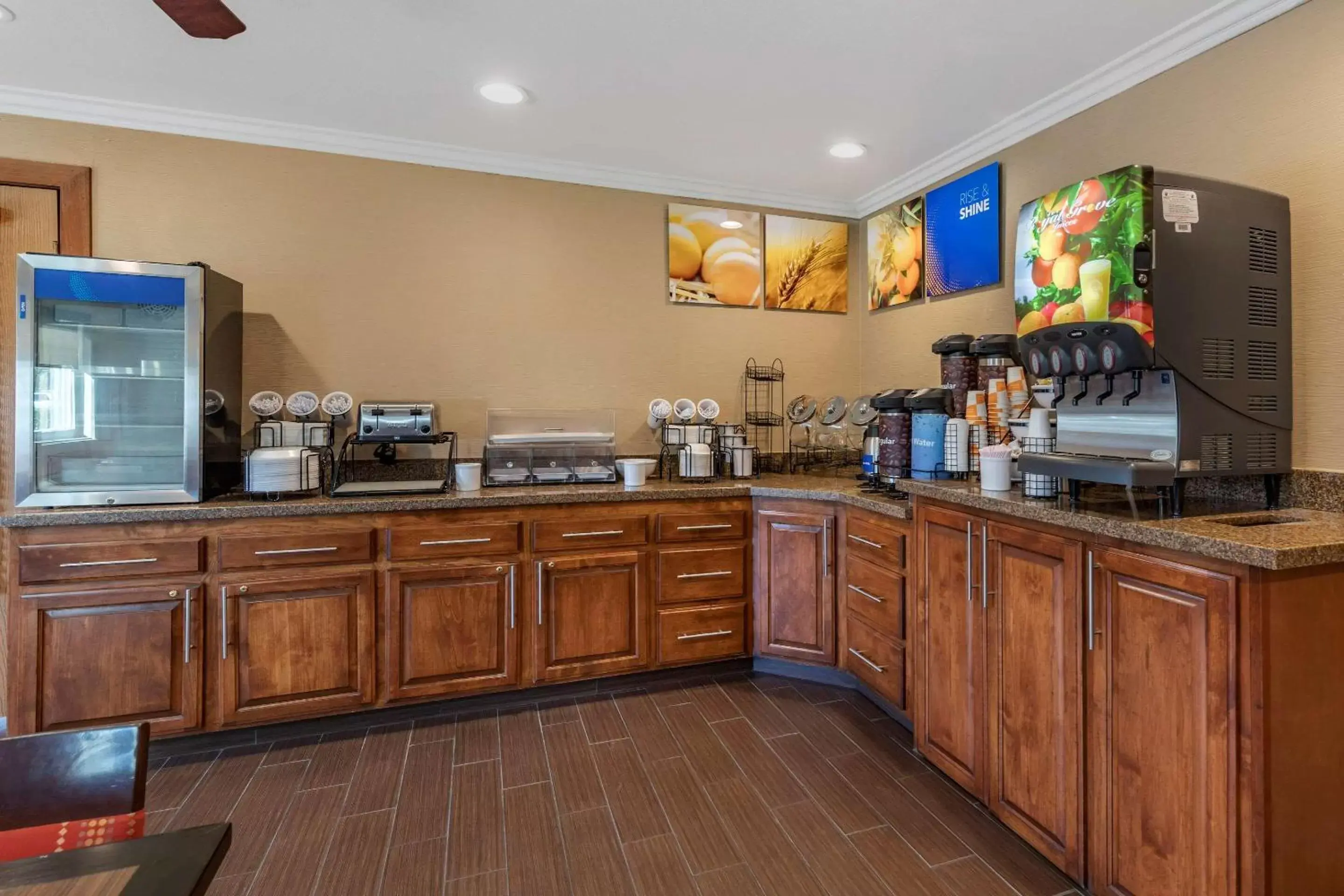 Restaurant/places to eat in Comfort Inn Fontana