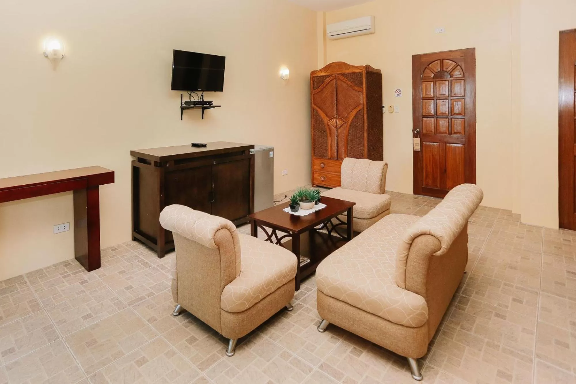 Living room in Turtle Bay Dive Resort