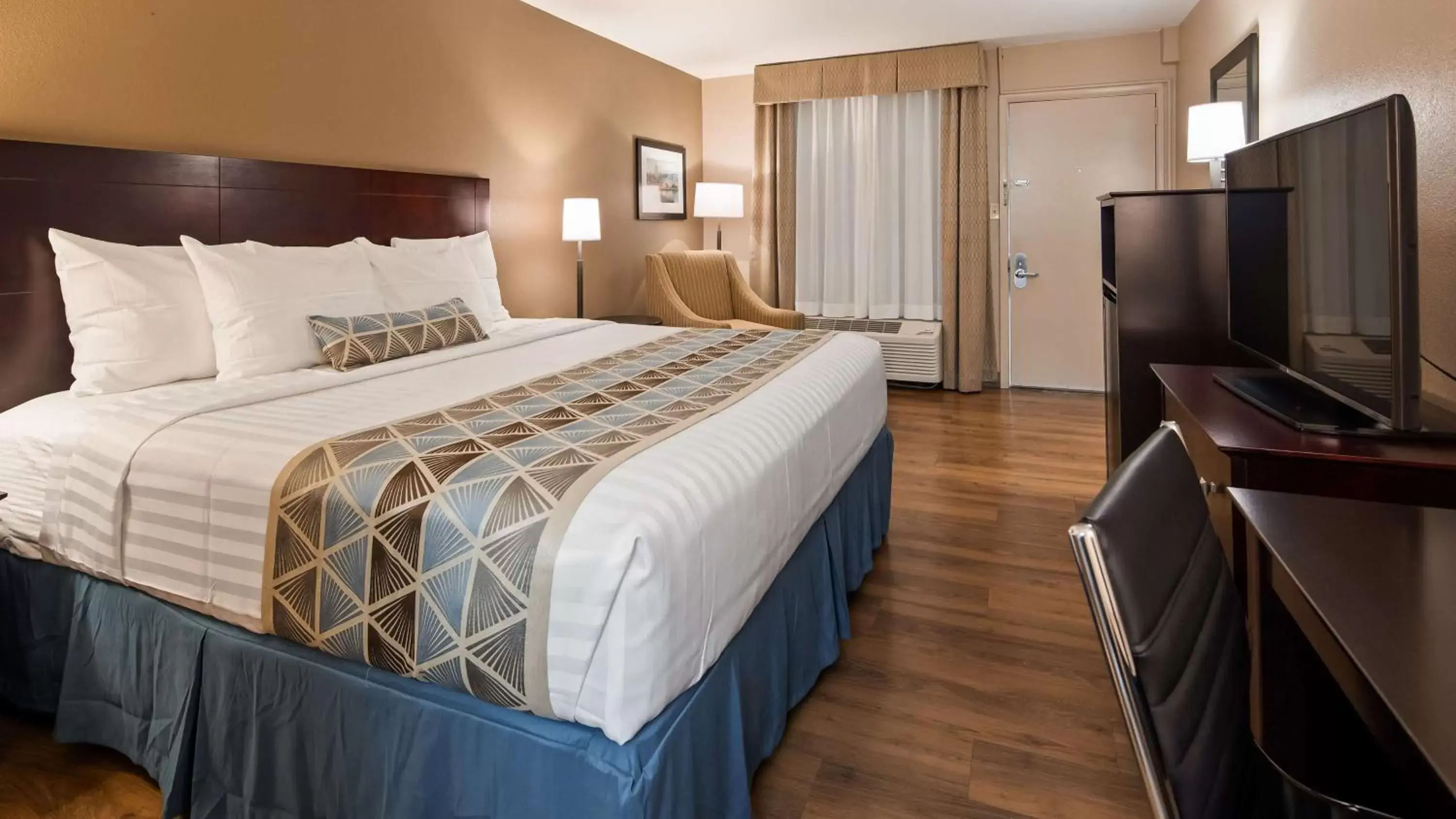 Photo of the whole room, Bed in Best Western Annapolis Photo of the whole room, Bed in Best Western Annapolis