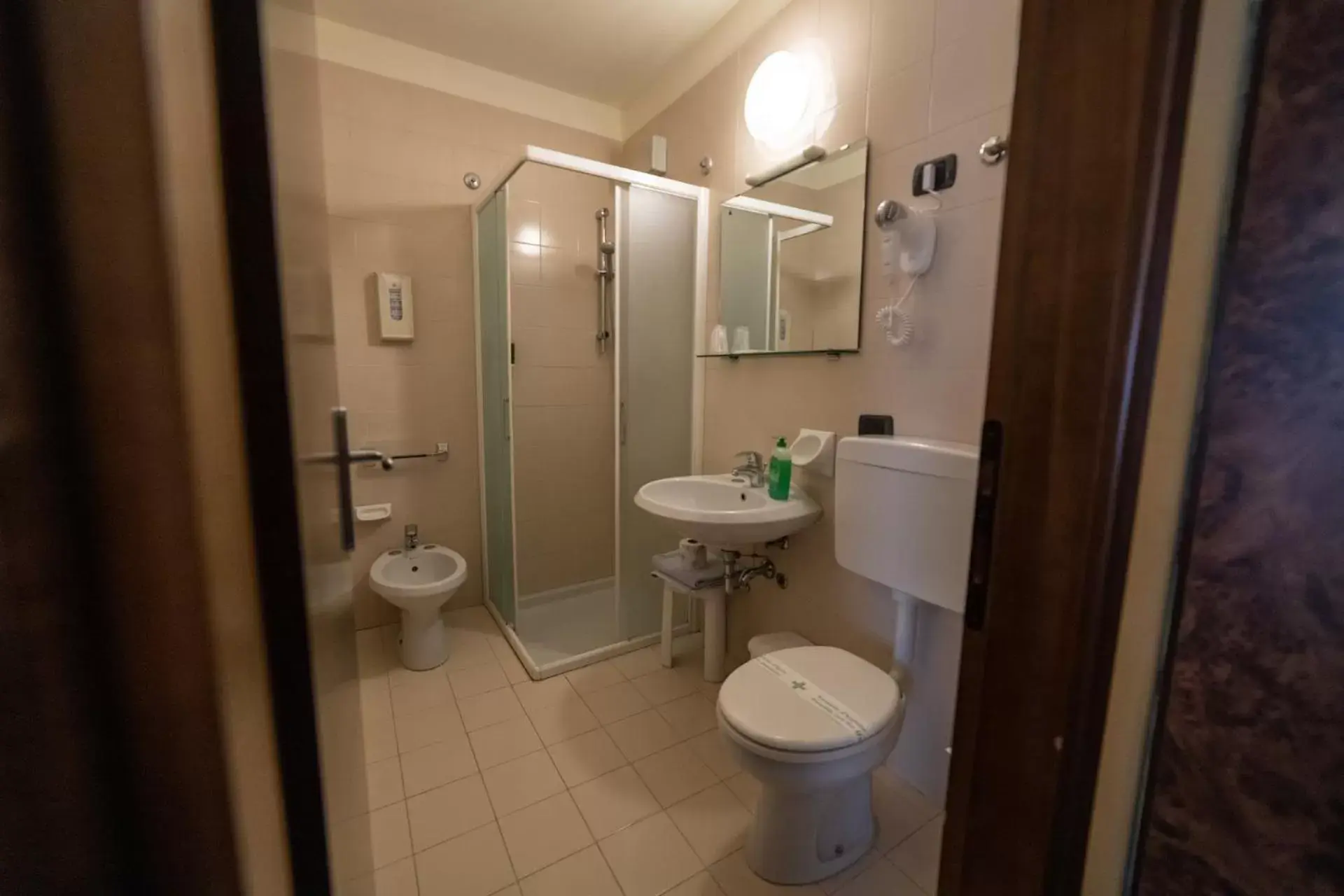 Shower, Bathroom in Hotel Siros