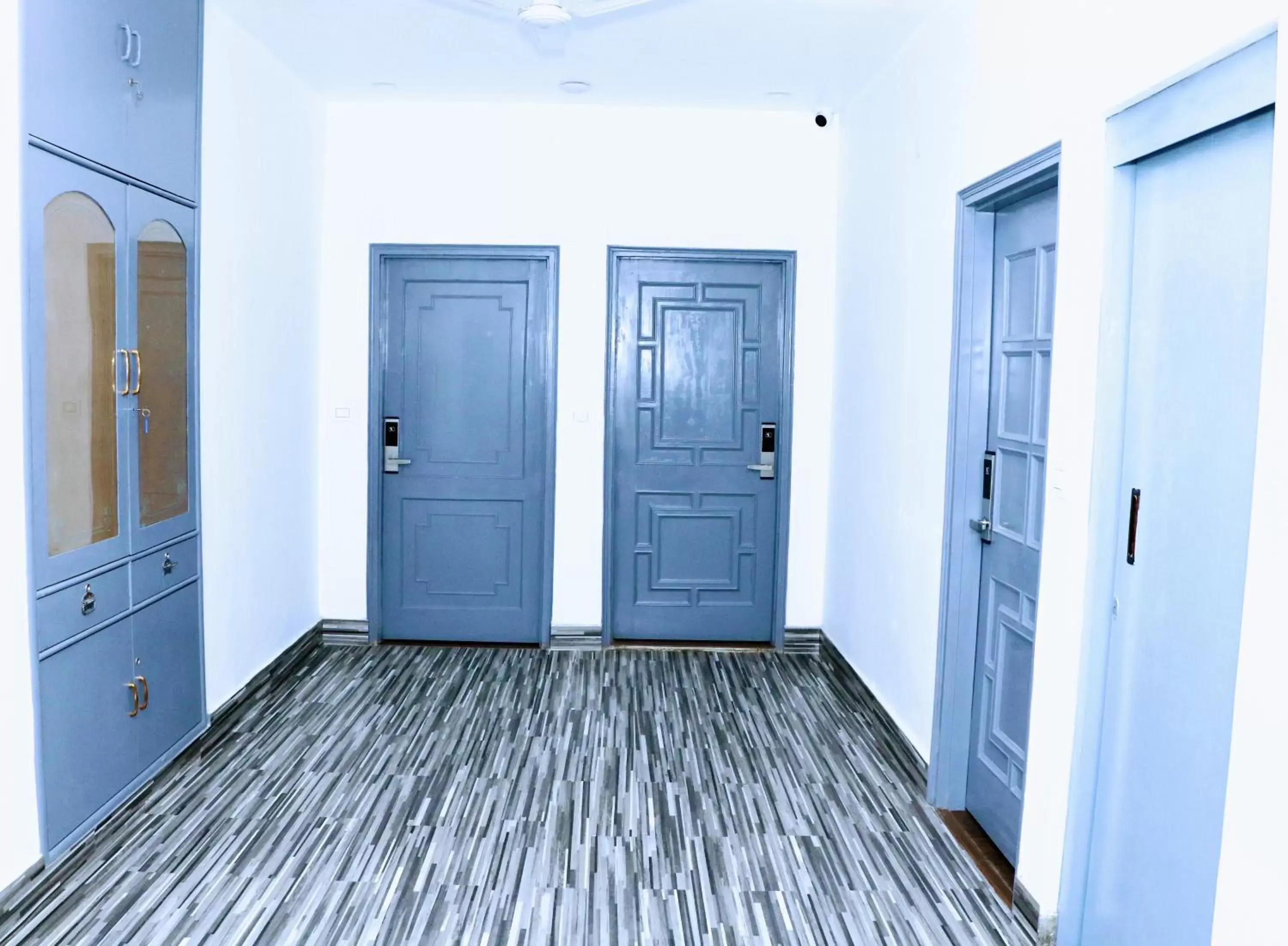 Lobby or reception in Gallivanto Inn - Rohini Lobby or reception in Gallivanto Inn - Rohini