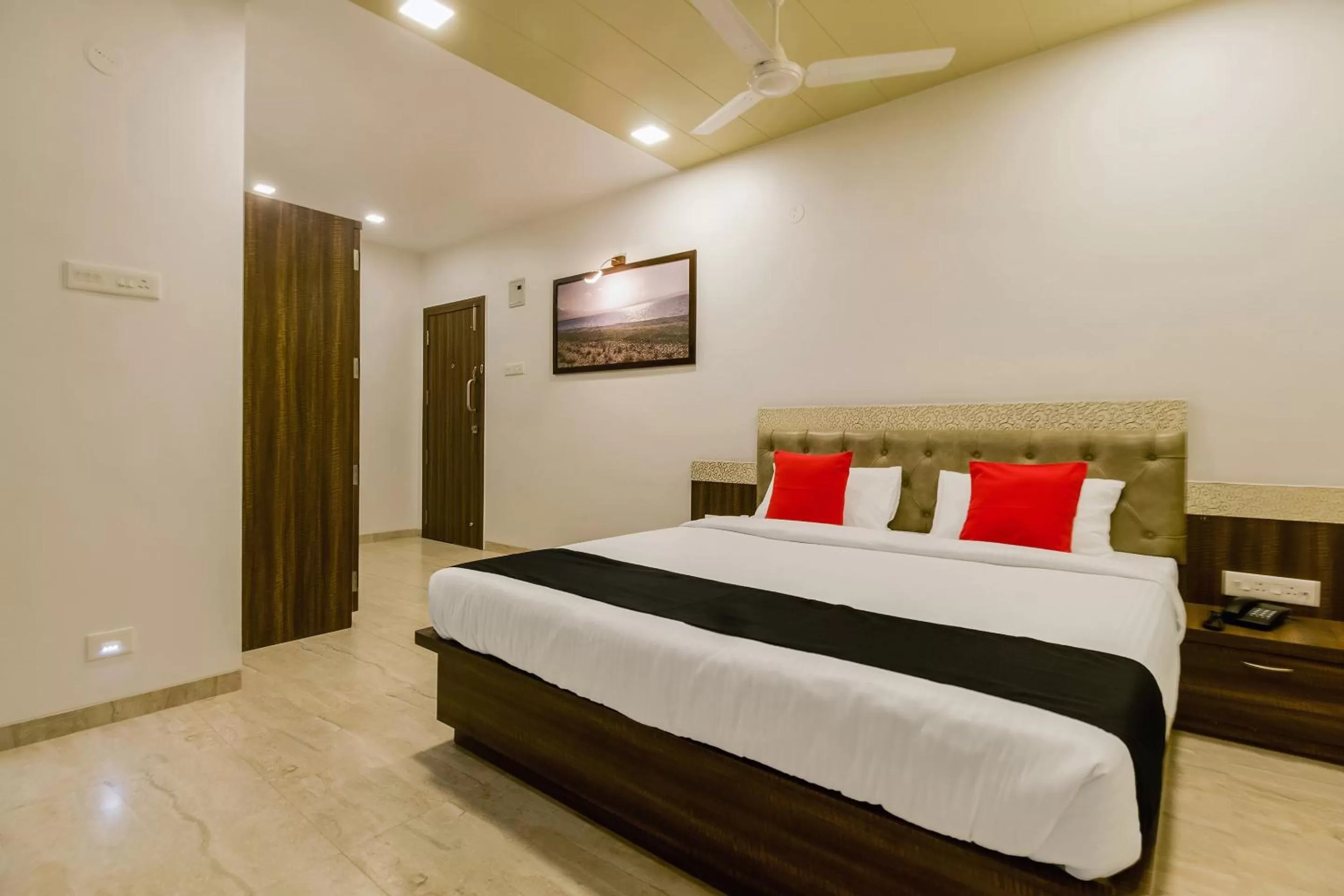 Bedroom, Bed in Hotel Om Inn - Talegaon Dabhade