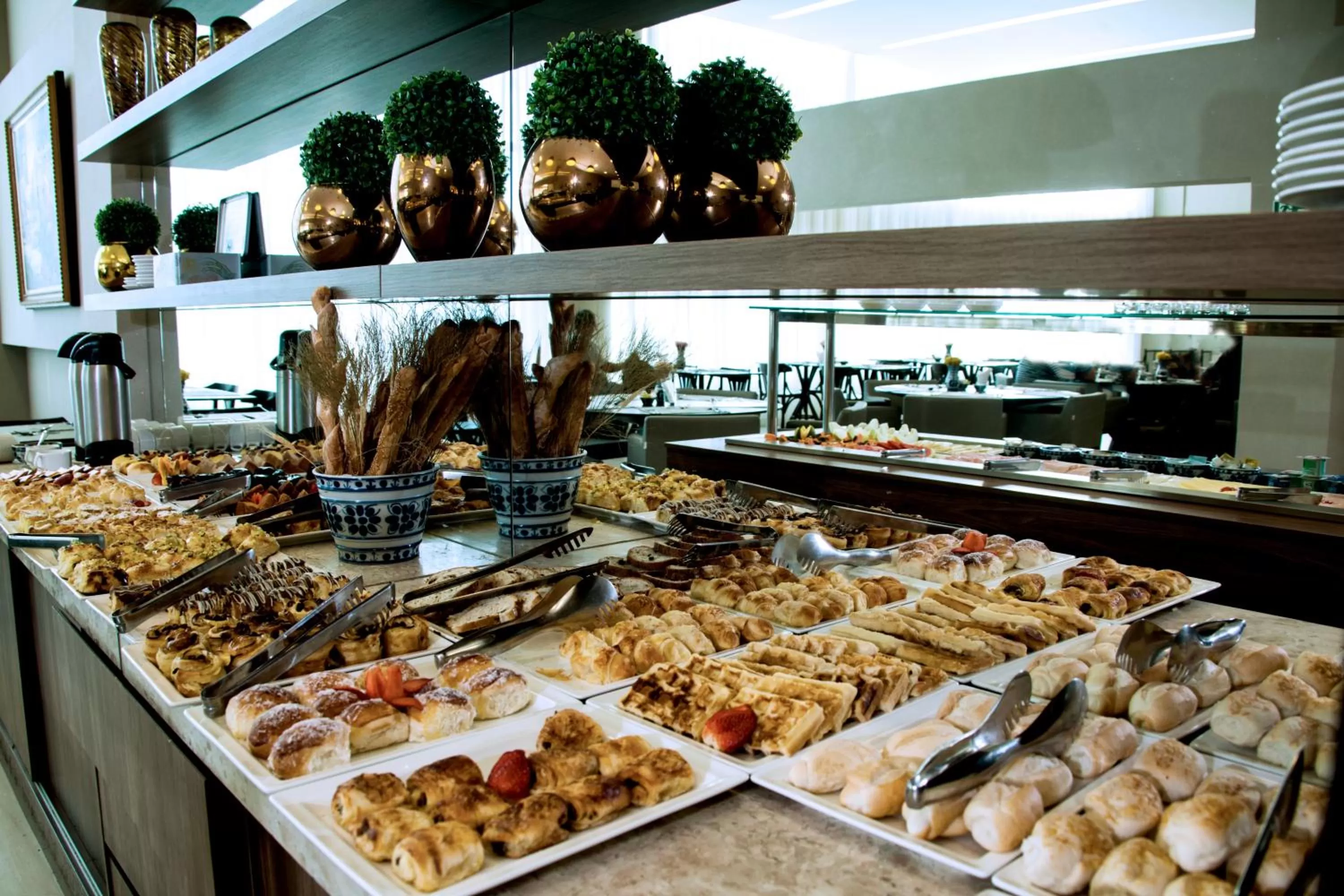 Restaurant/places to eat in BH Raja Hotel