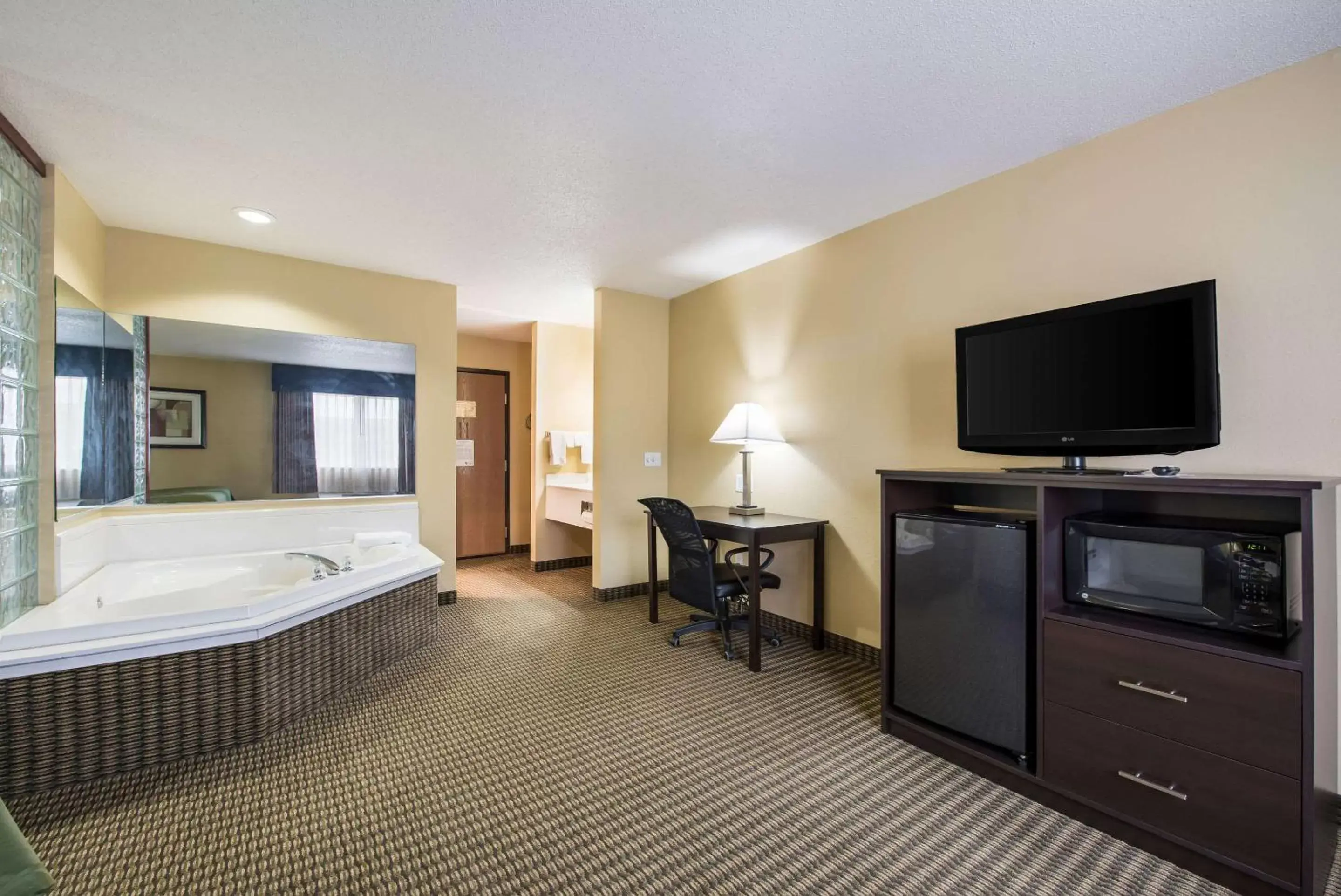 Photo of the whole room, TV/Entertainment Center in Quality Inn & Suites Menomonie