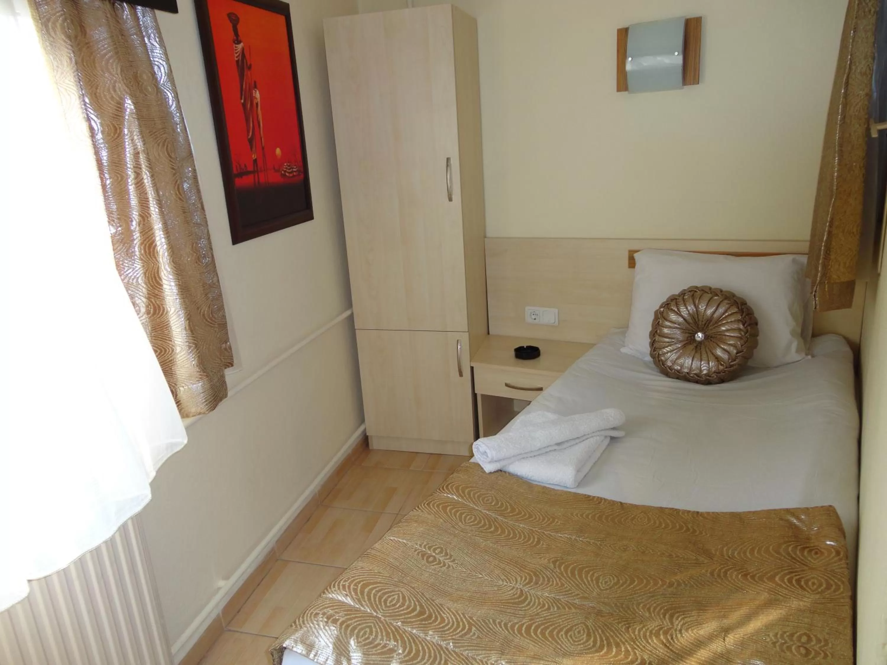 Photo of the whole room, Bed in Olimpiyat Hotel Izmir