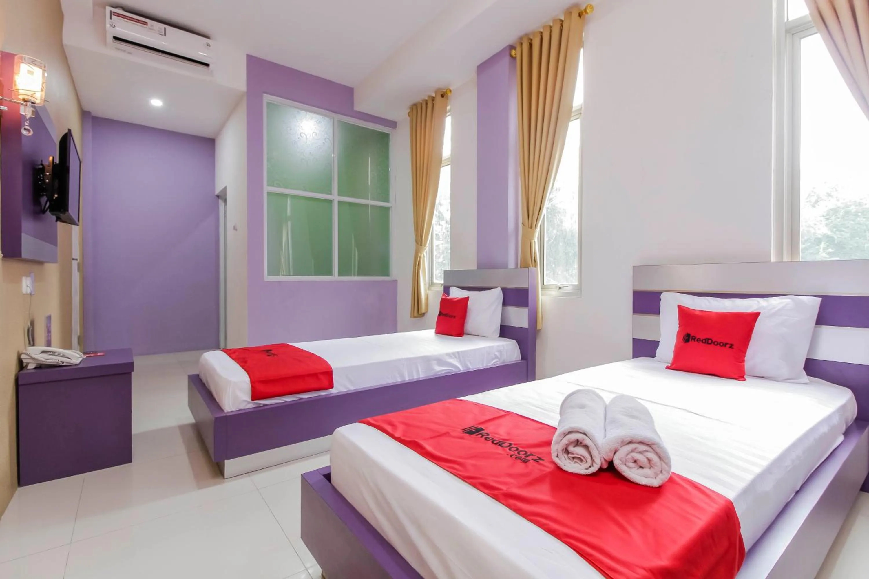 Bedroom, Bed in RedDoorz Plus near Stasiun Bekasi