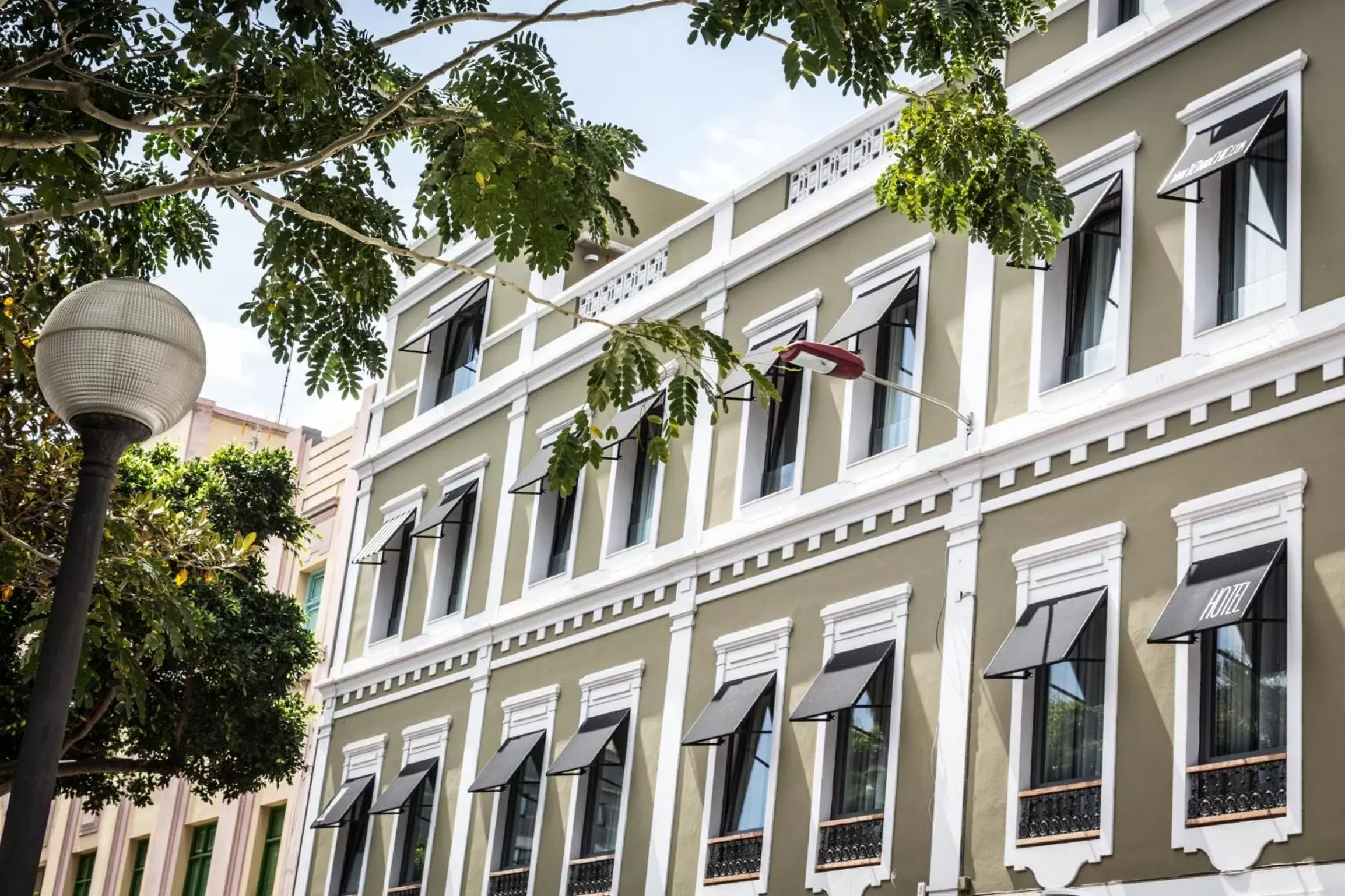 Facade/entrance, Property Building in Bed and Chic