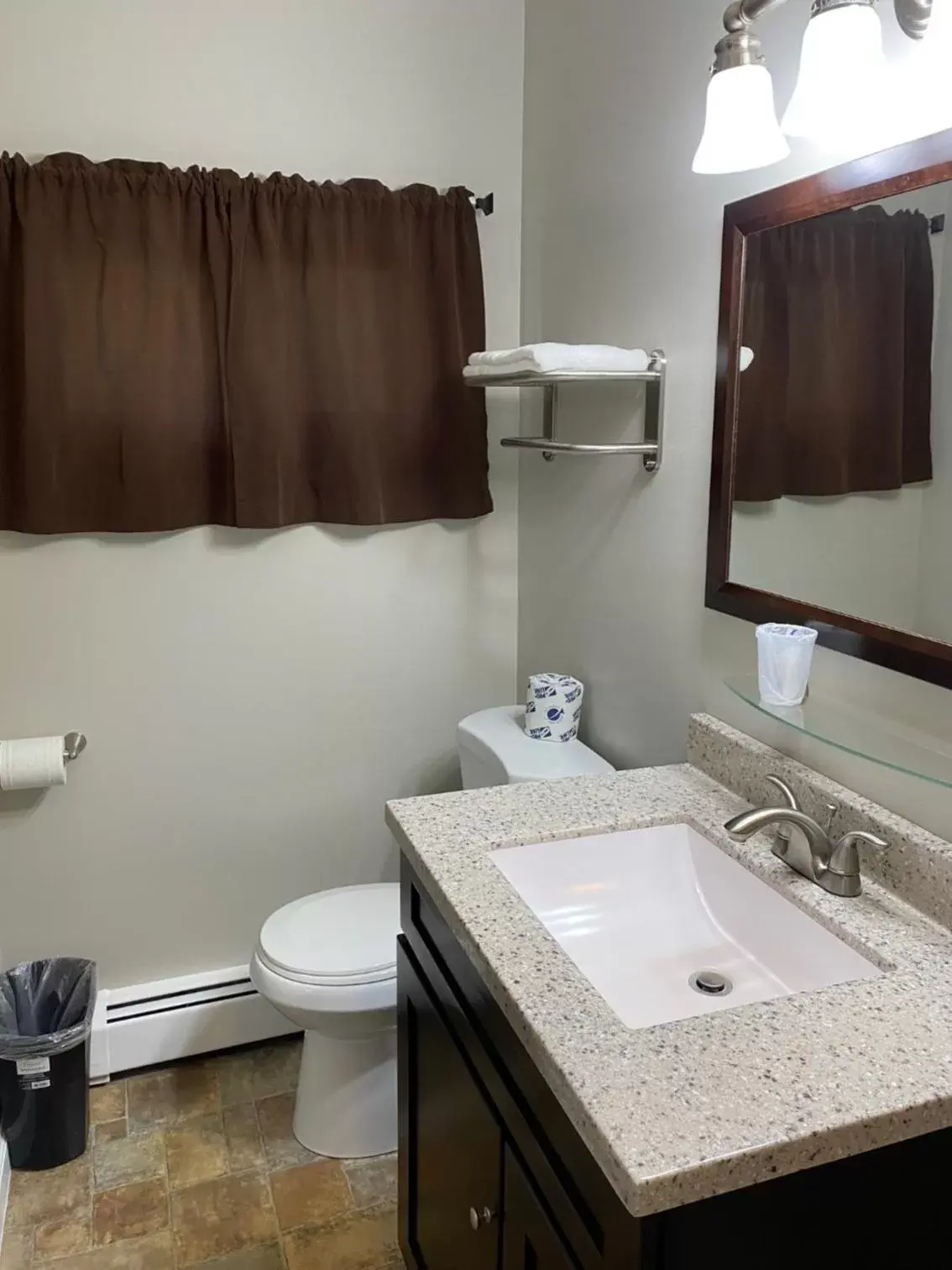 Bathroom in The New Lantern Motel