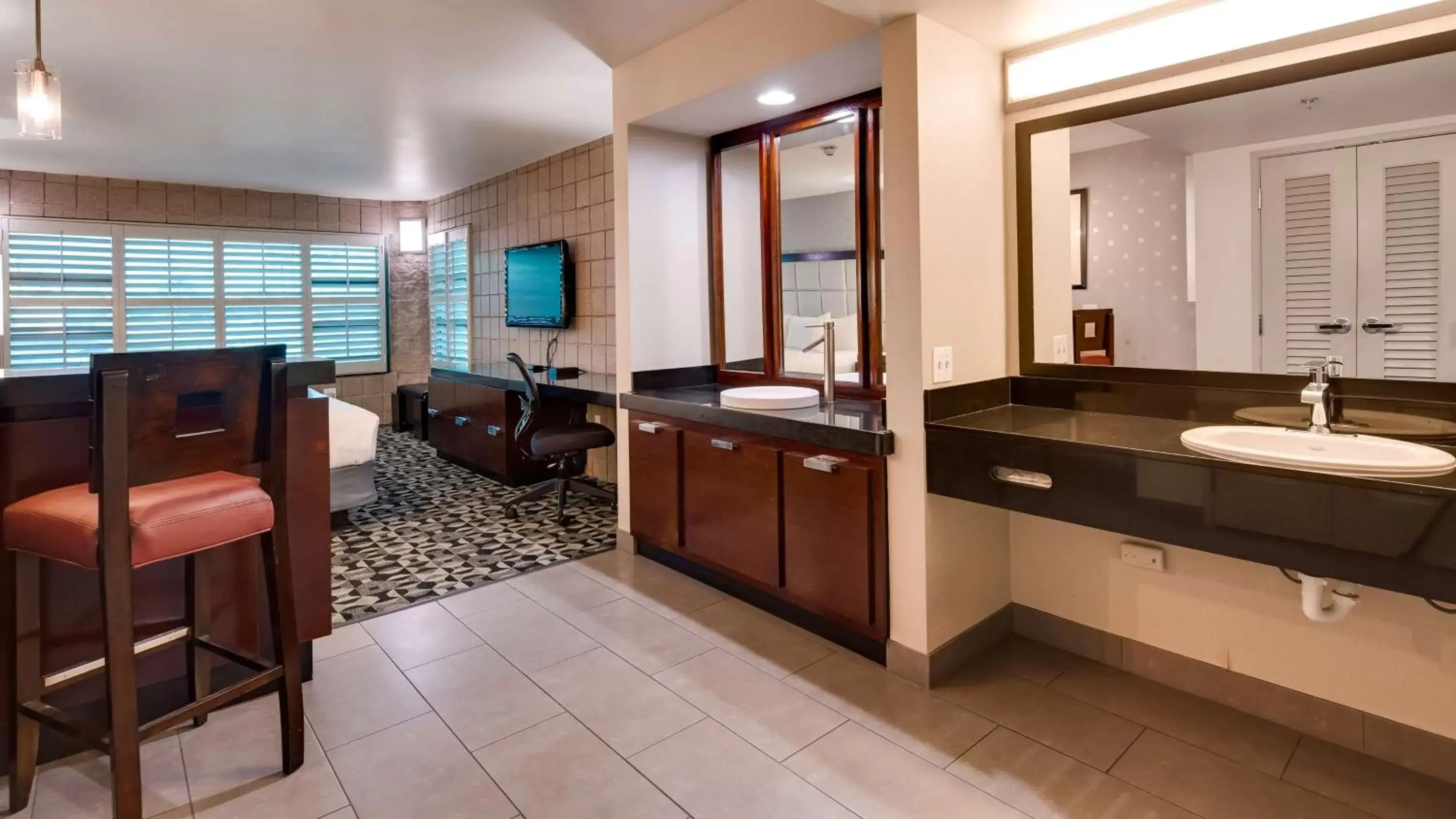 Photo of the whole room, Bathroom in Best Western Plus Sundial