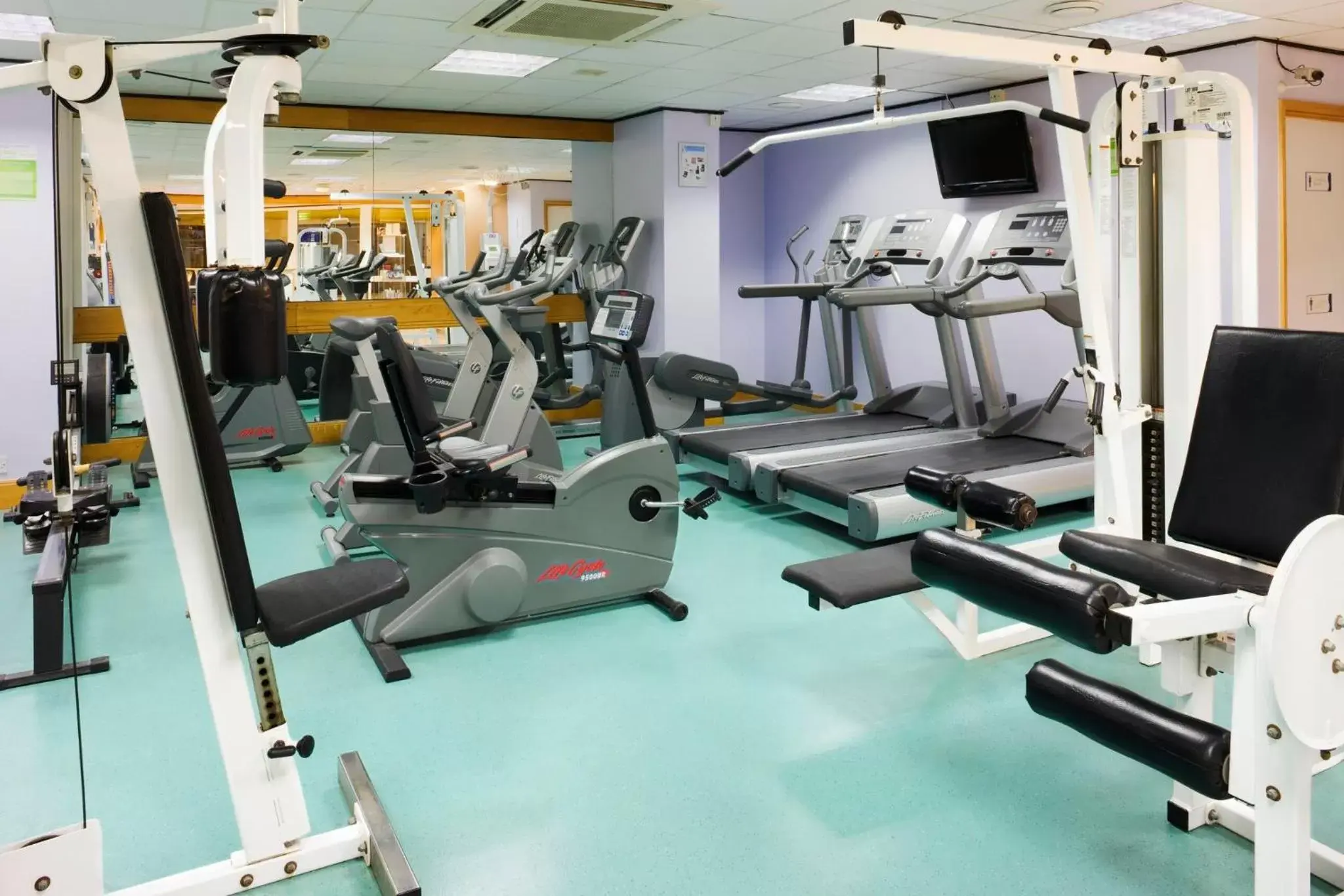 Fitness centre/facilities in Holiday Inn Rochester-Chatham by IHG Fitness centre/facilities in Holiday Inn Rochester-Chatham by IHG