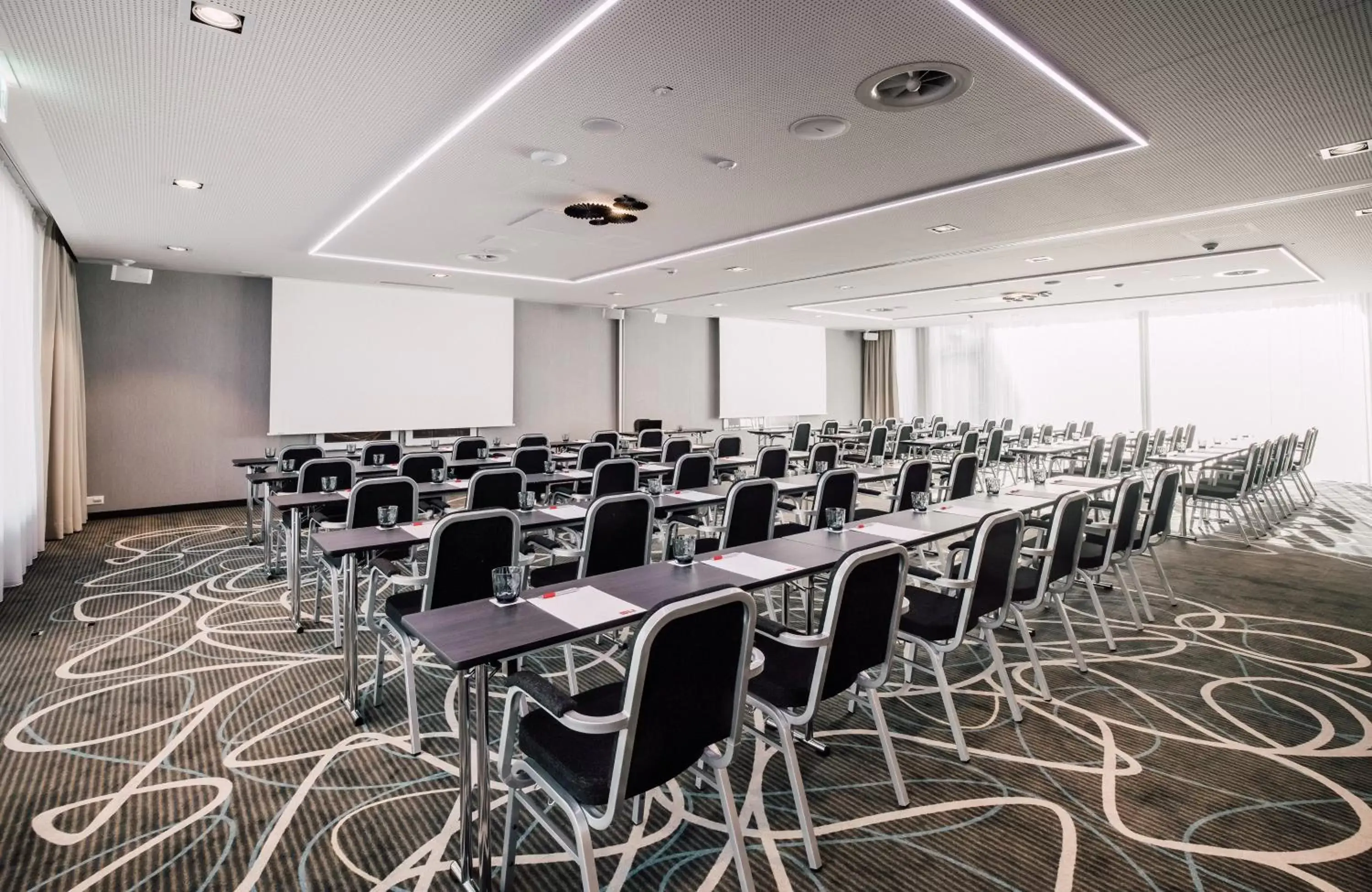 Meeting/conference room in Leonardo Hotel Zurich Airport