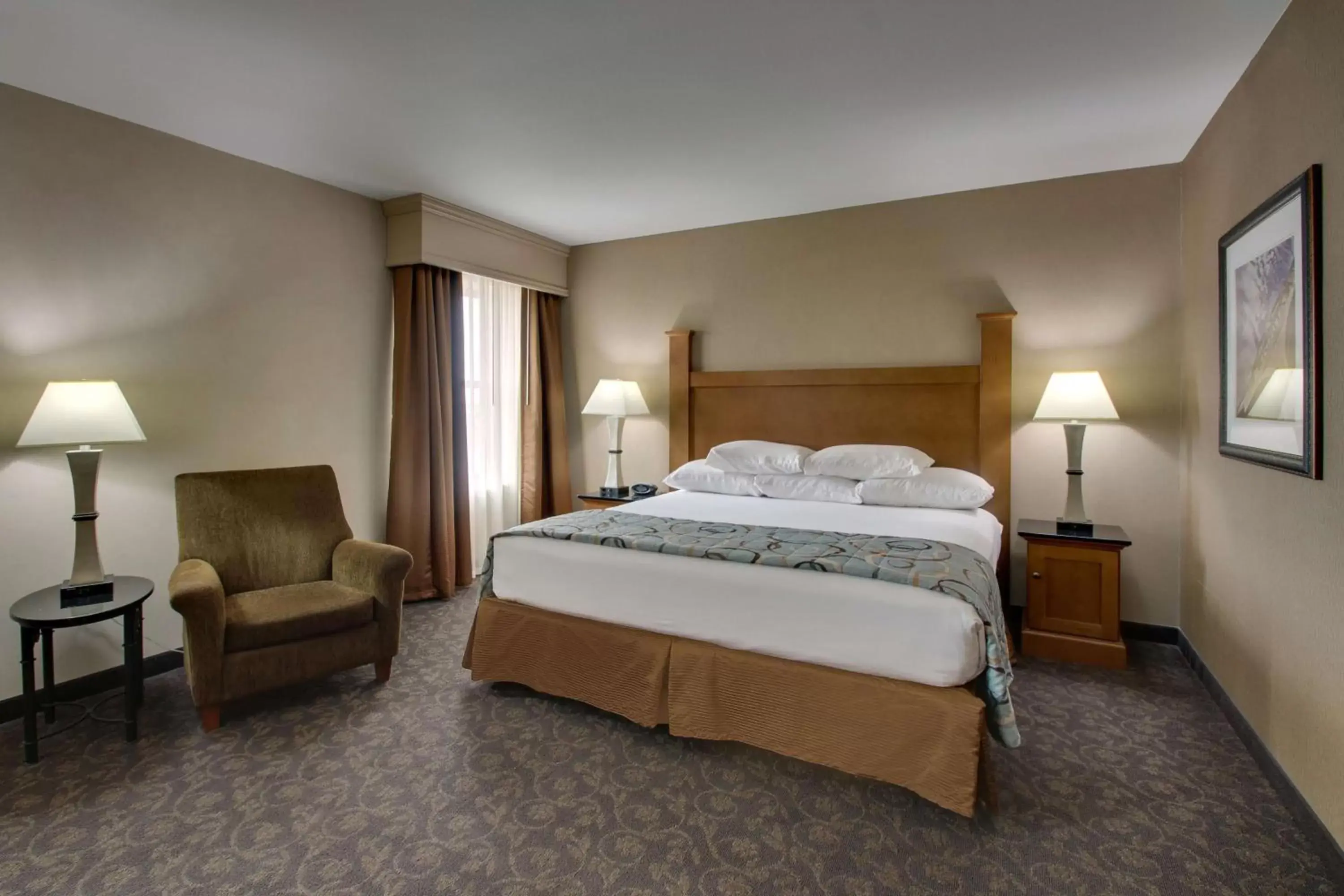 Photo of the whole room, Bed in Drury Plaza Hotel Broadview Wichita