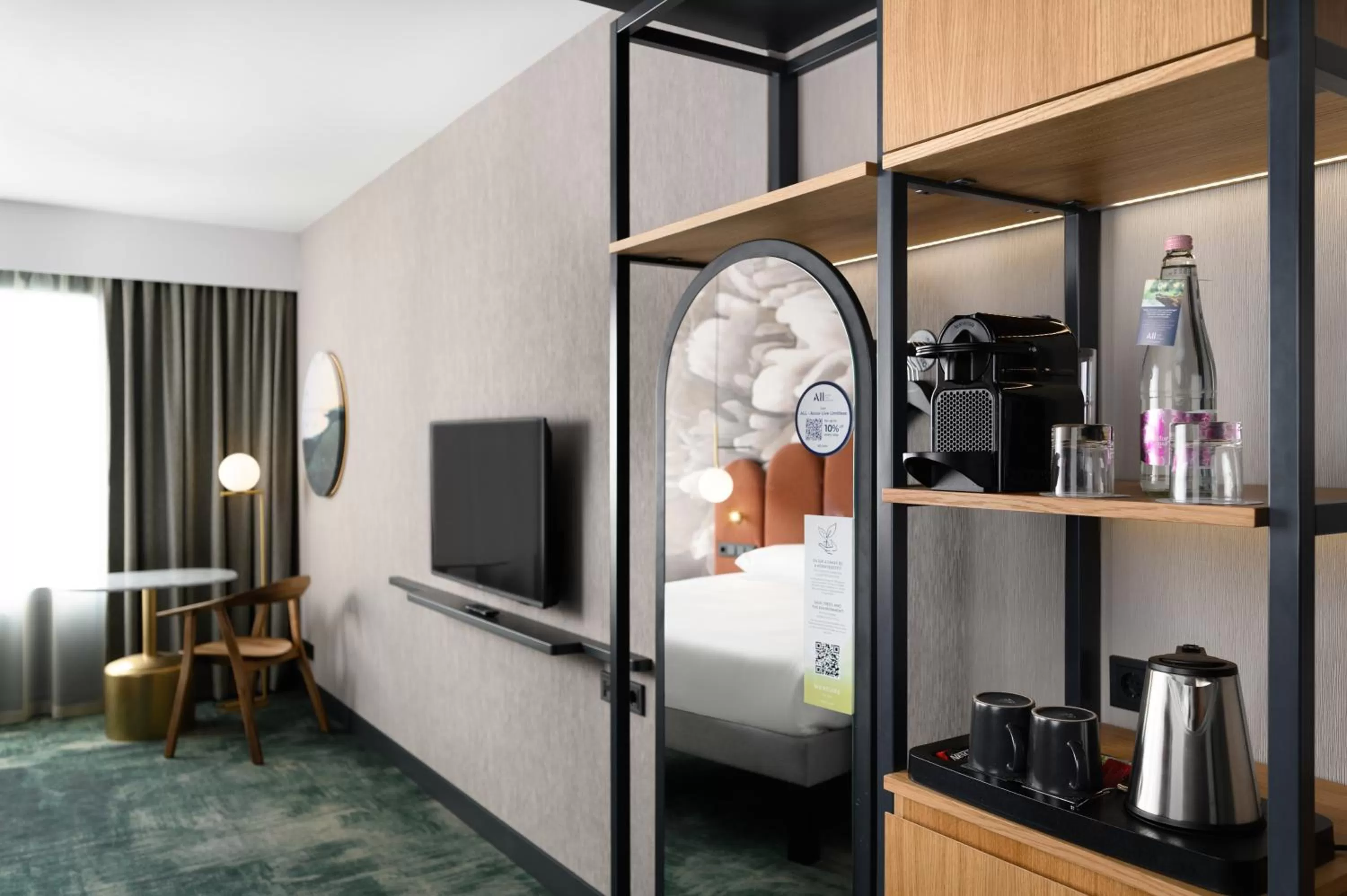 Coffee/tea facilities, Bed in Mercure Debrecen