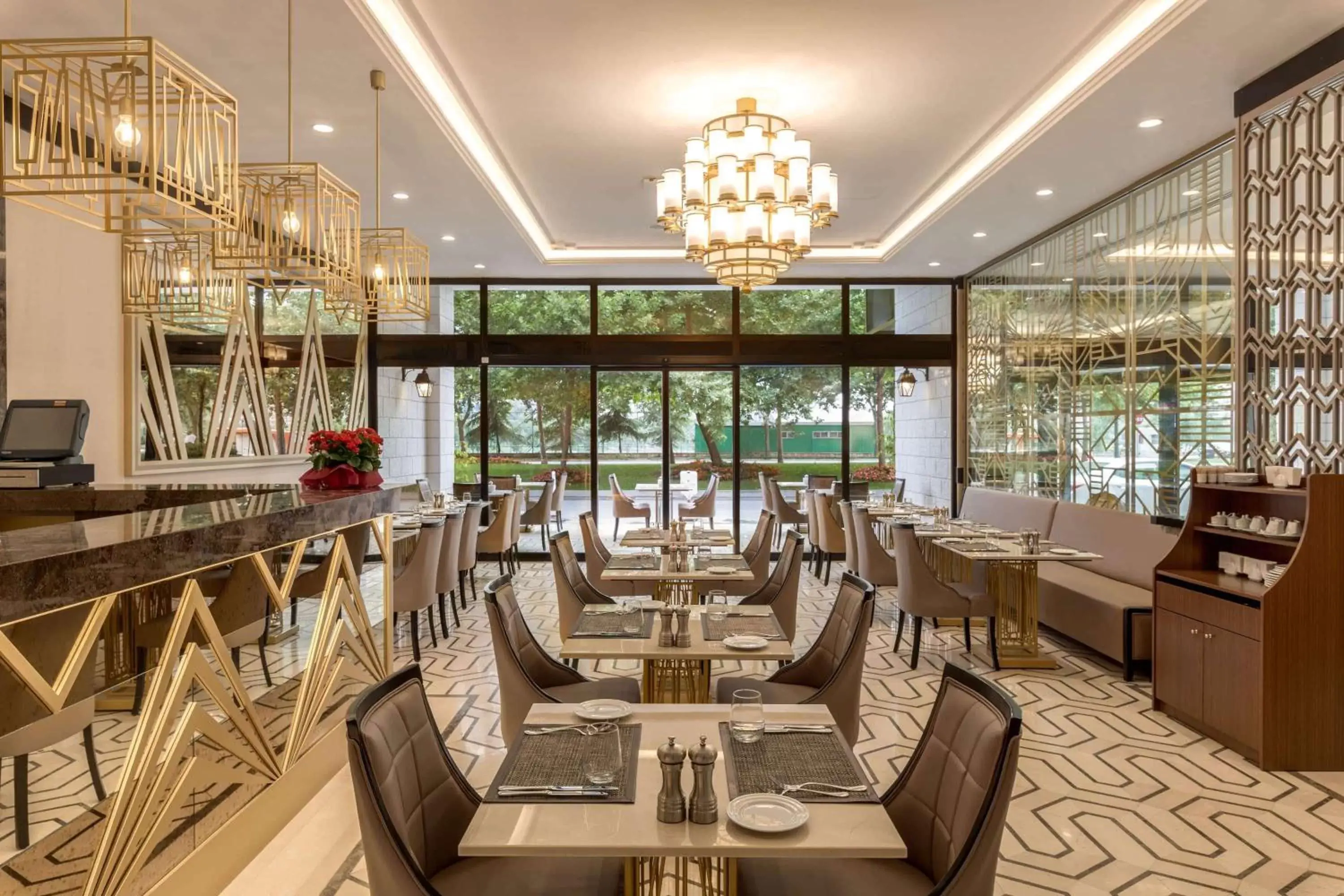 Lounge or bar, Restaurant/Places to Eat in Ramada by Wyndham Istanbul Golden Horn