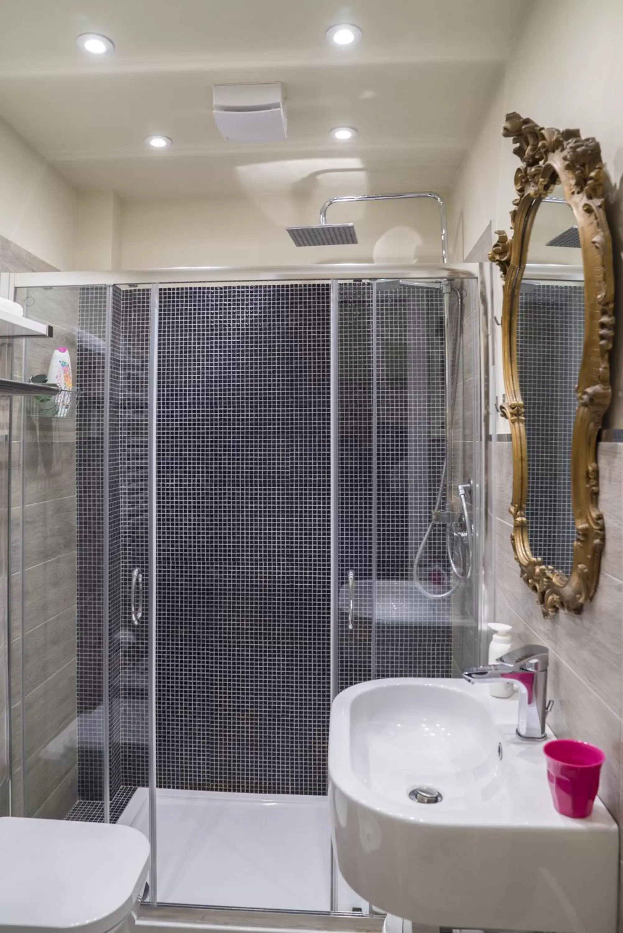 Bathroom in RossoCorallo B&B