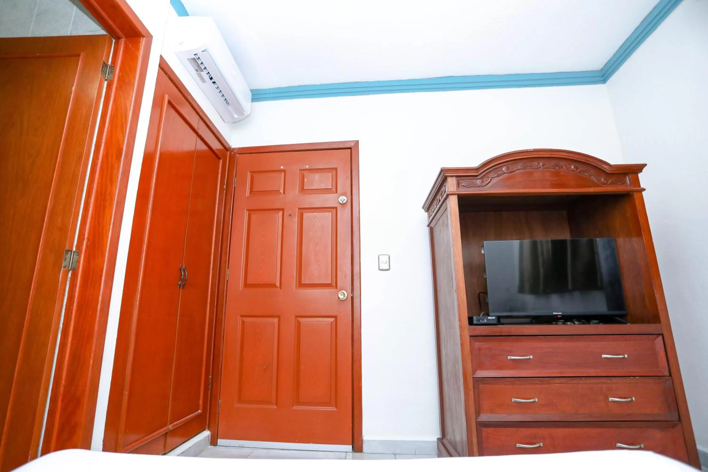 wardrobe in Hotel Avenida Cancun