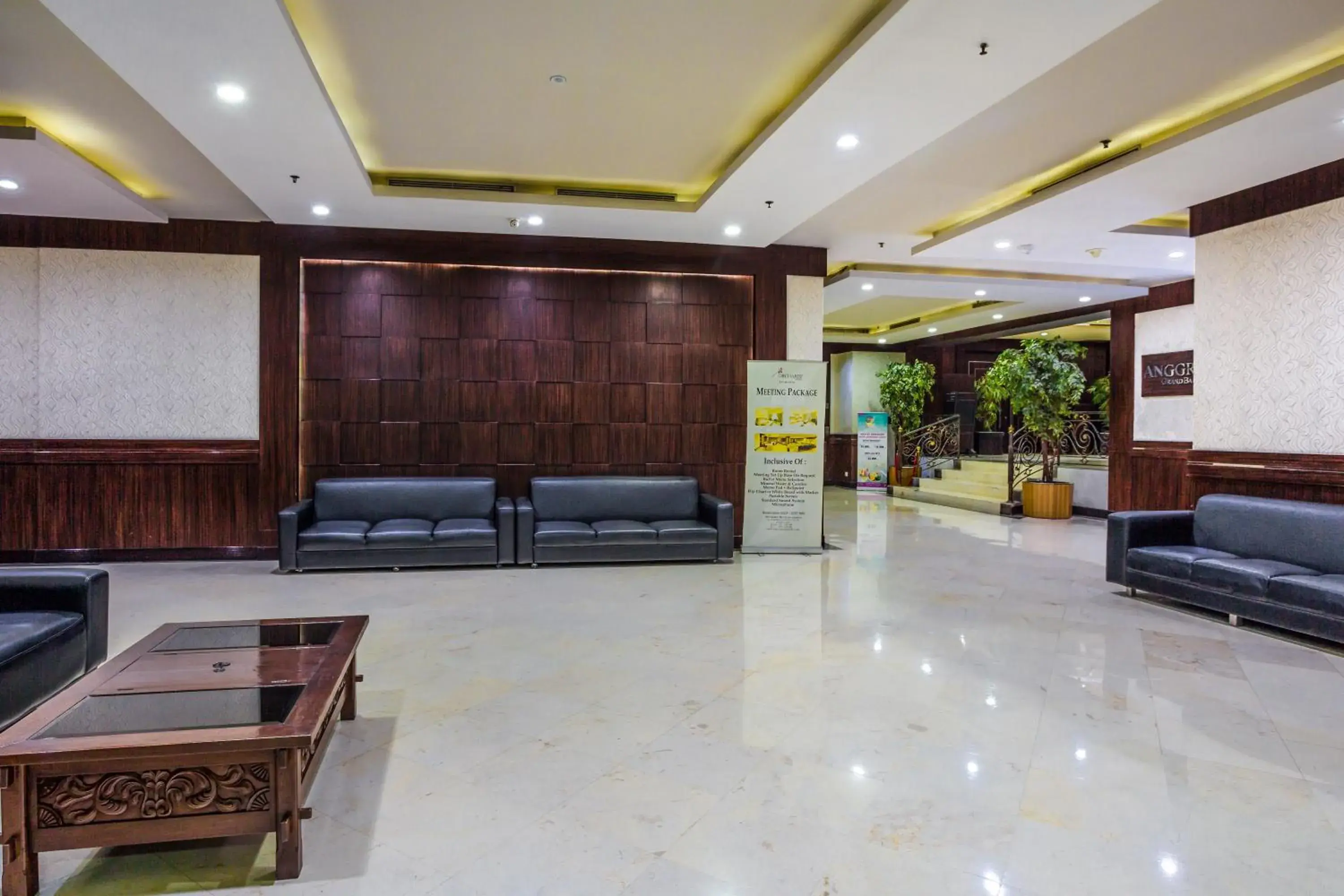 Lobby or reception, Lobby/Reception in Orchardz Jayakarta Hotel