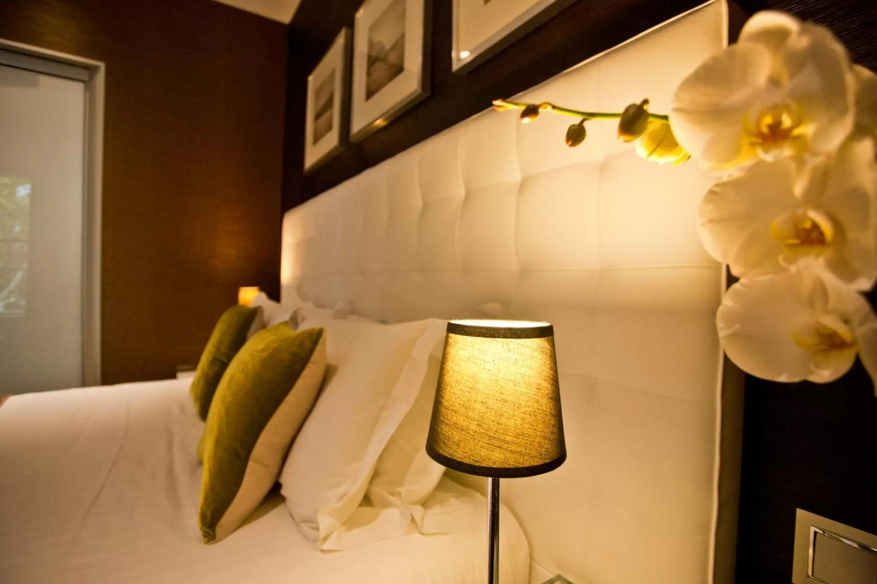 Decorative detail, Bed in Hotel des Arceaux