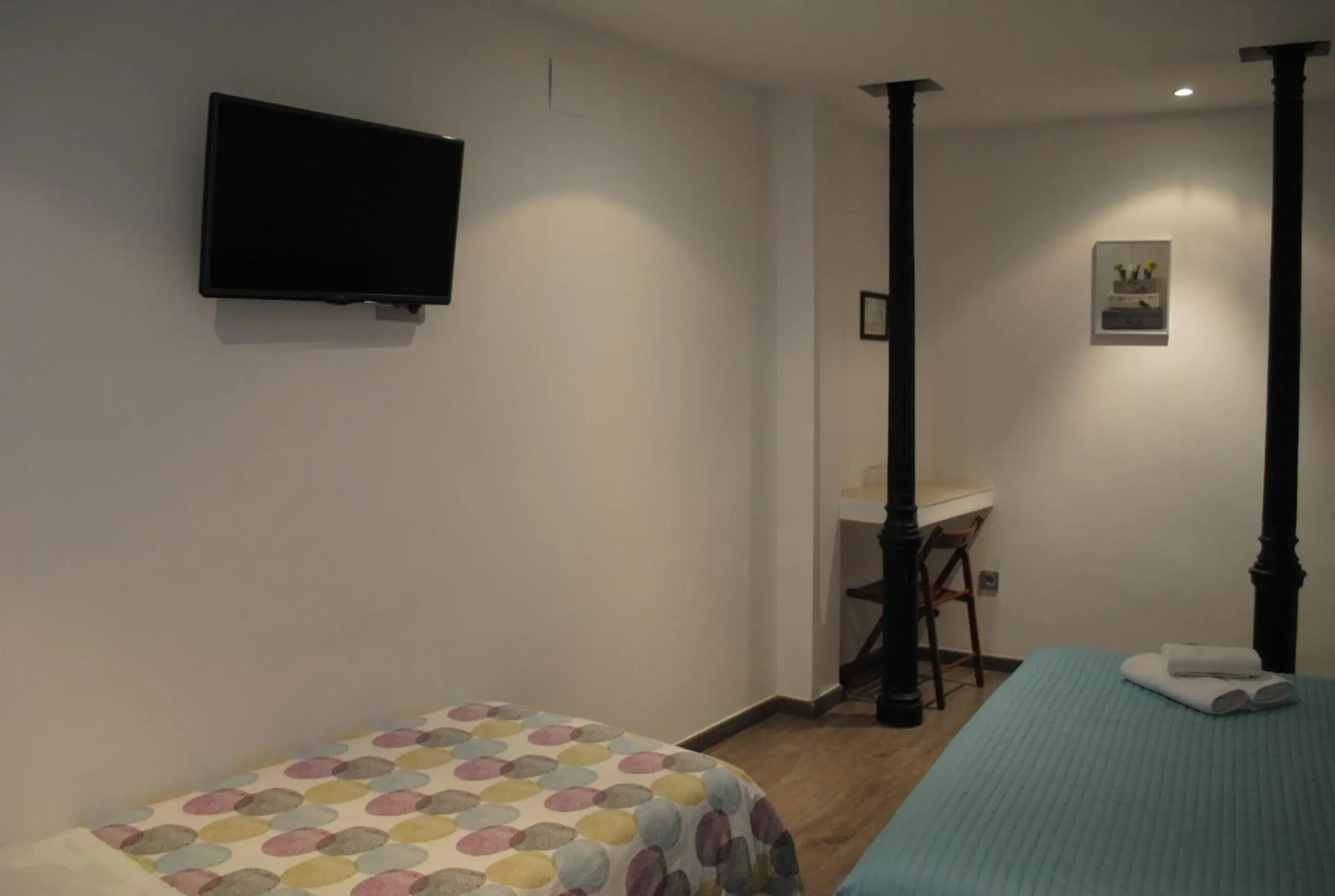 Other, TV/Entertainment Center in Hostal Abril Madrid