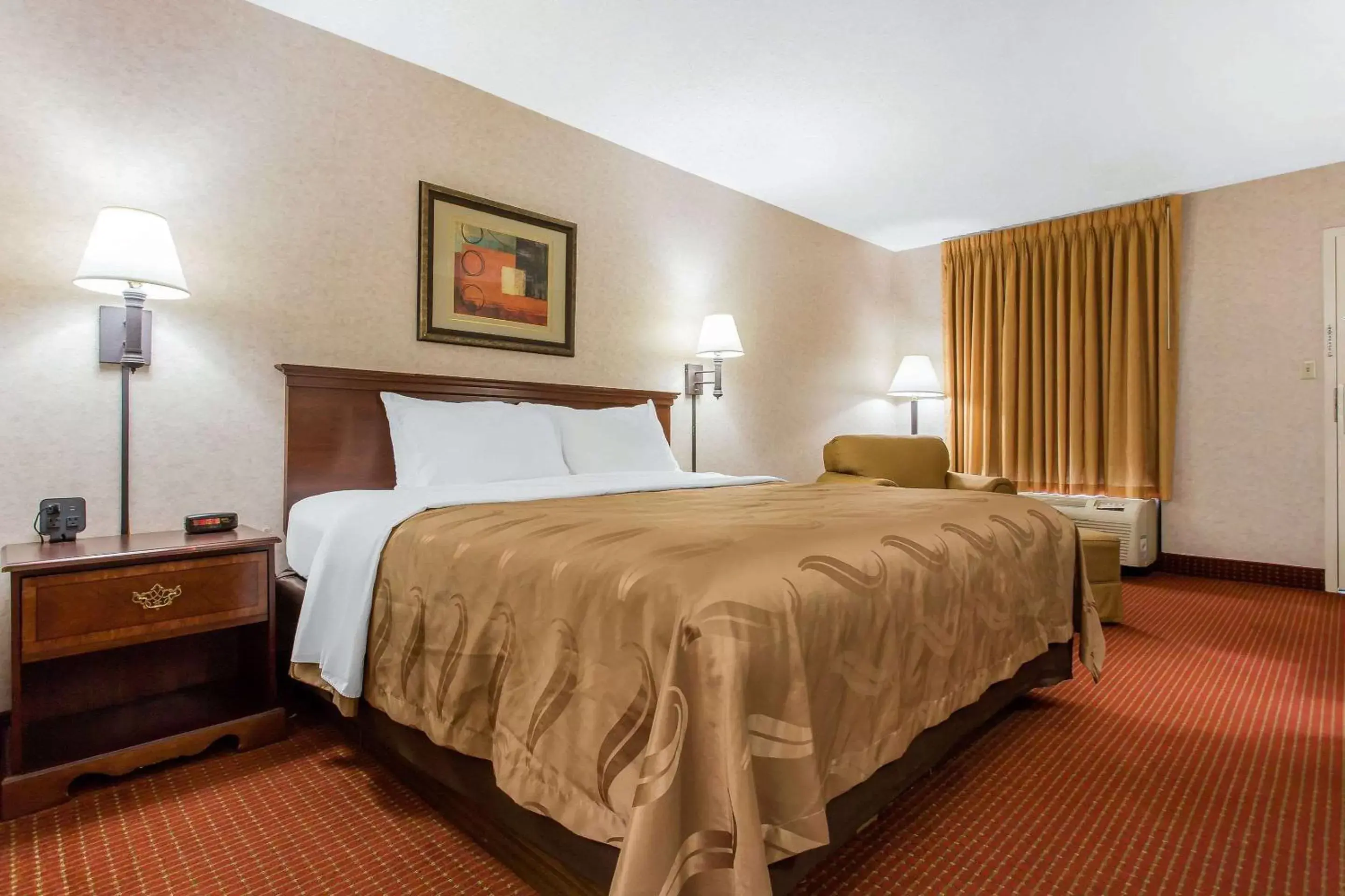 Photo of the whole room, Bed in Quality Inn Mount Airy Mayberry