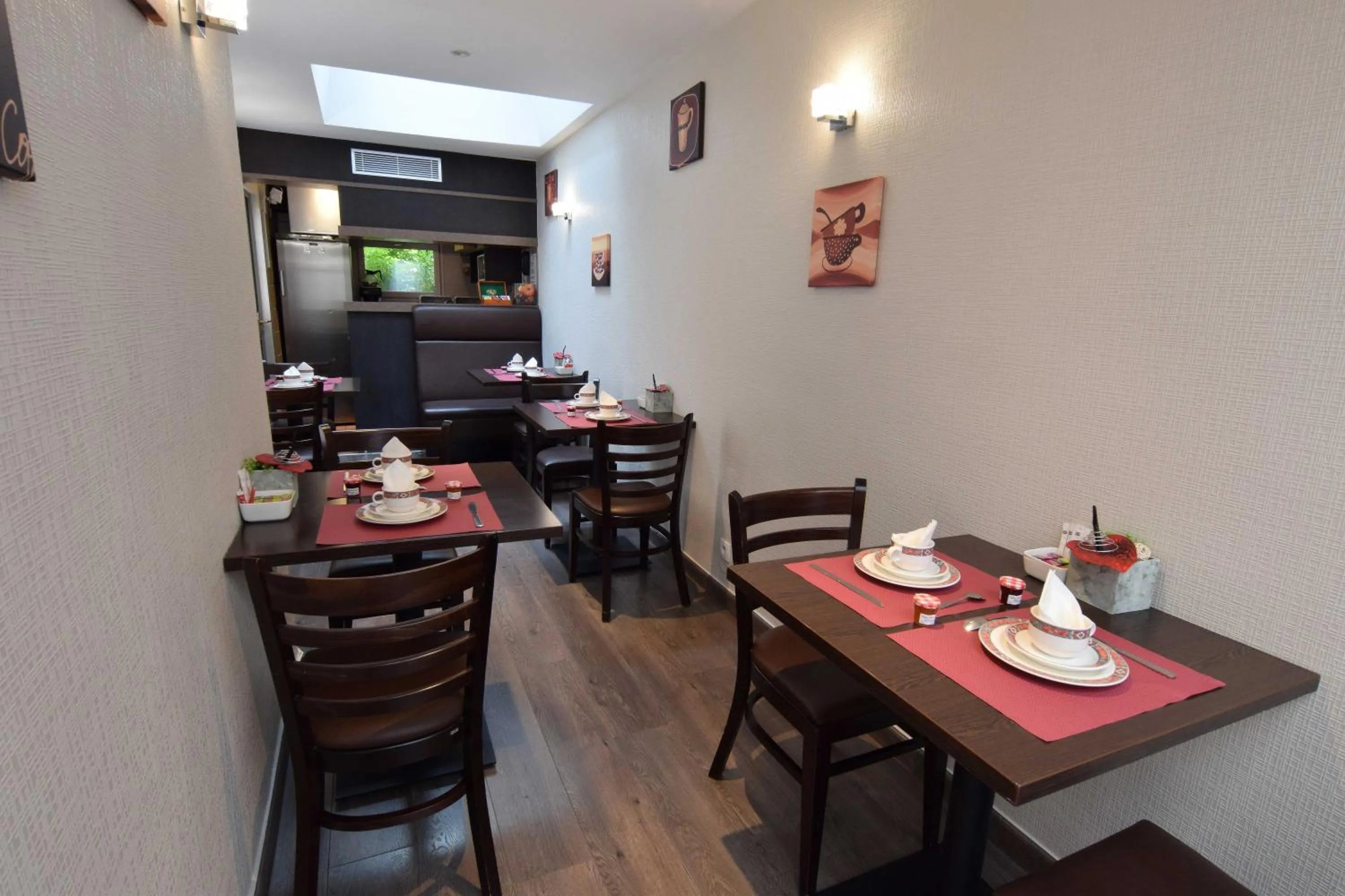 Restaurant/places to eat in Saphir Grenelle