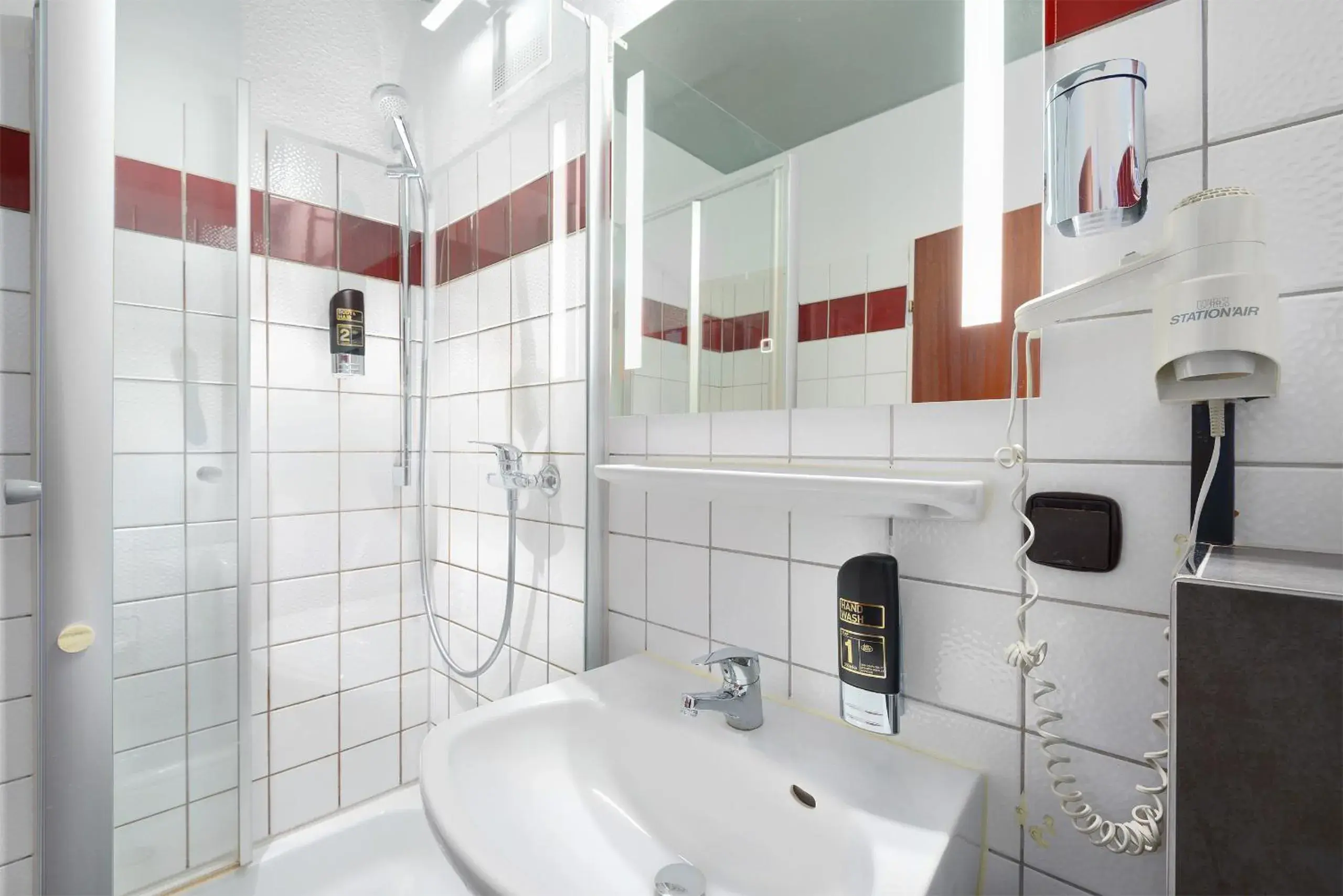 Shower, Bathroom in Trip Inn Hotel Krefeld