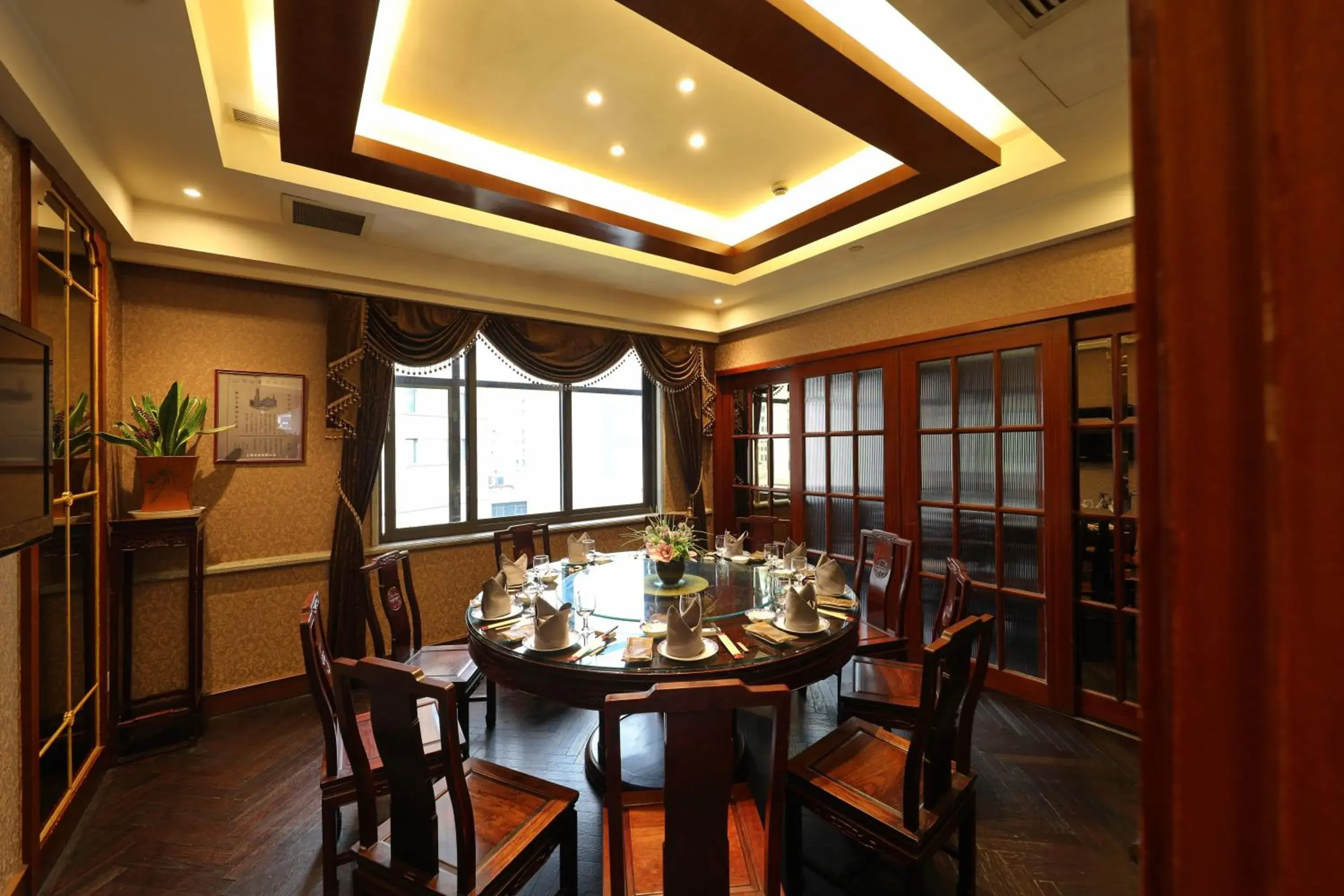 Restaurant/places to eat in Seventh Heaven Hotel Restaurant/places to eat in Seventh Heaven Hotel