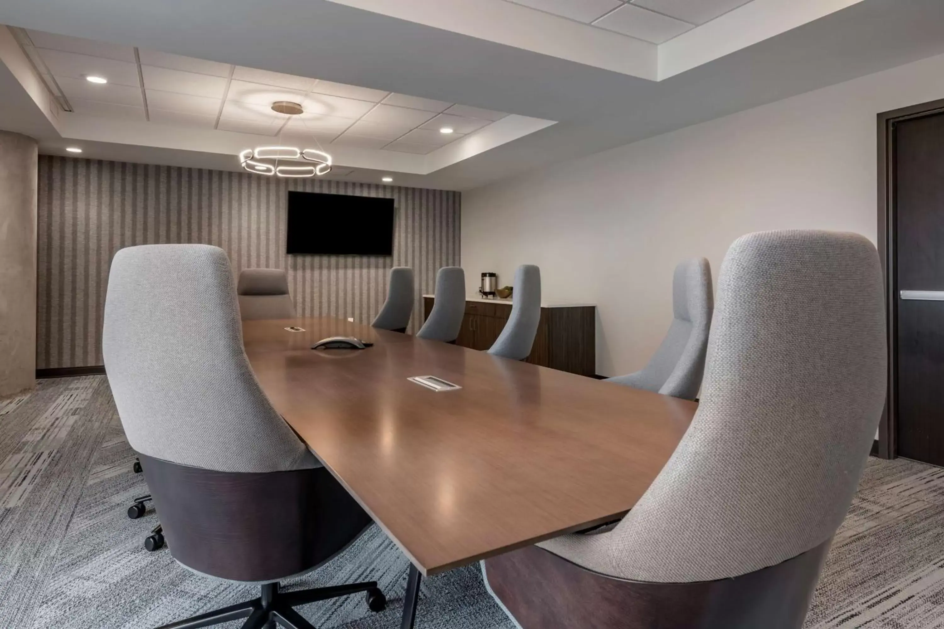 Meeting/conference room in Vīb Hotel by Best Western Denver RiNo