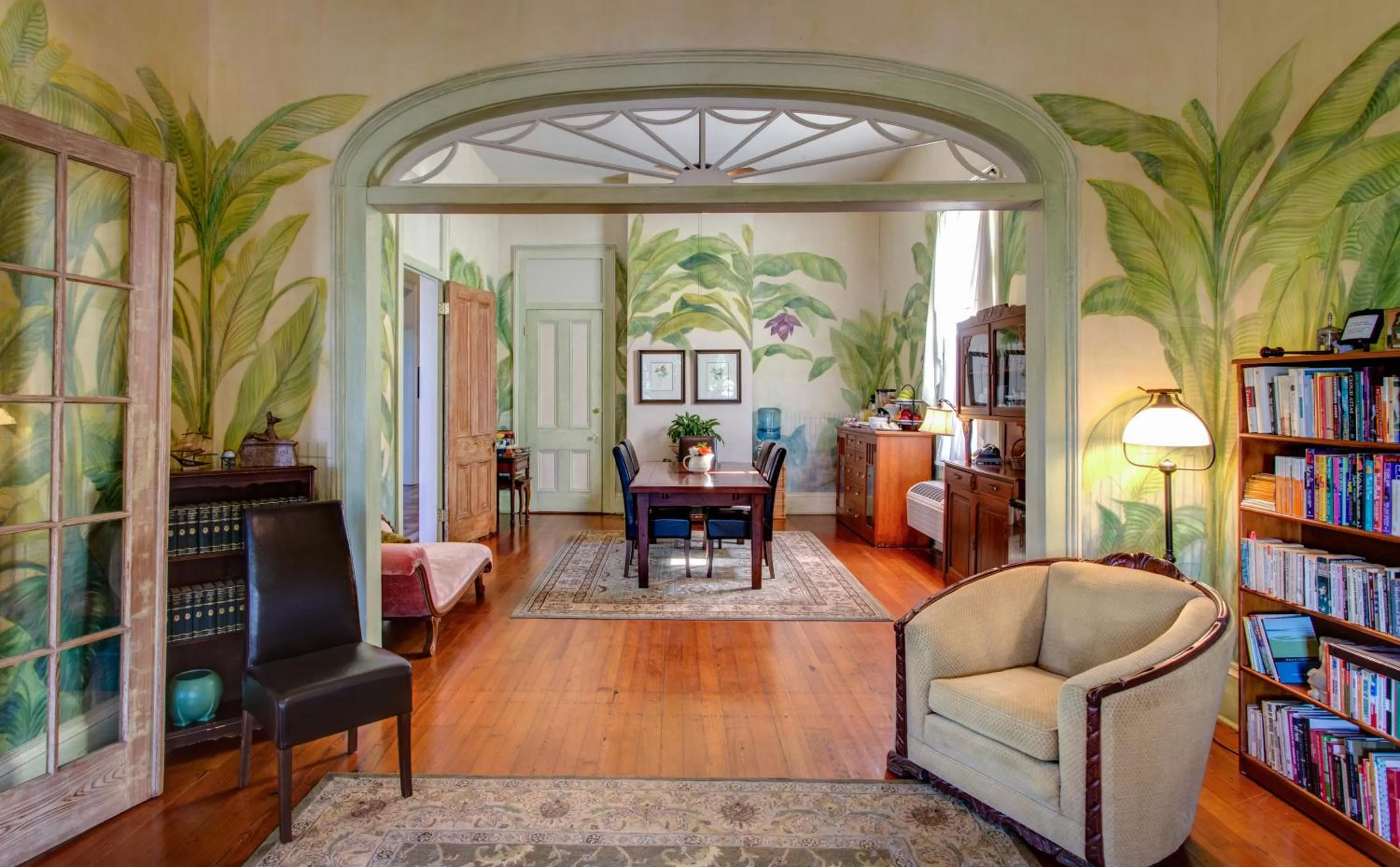 Library, Lobby/Reception in Auld Sweet Olive Bed and Breakfast