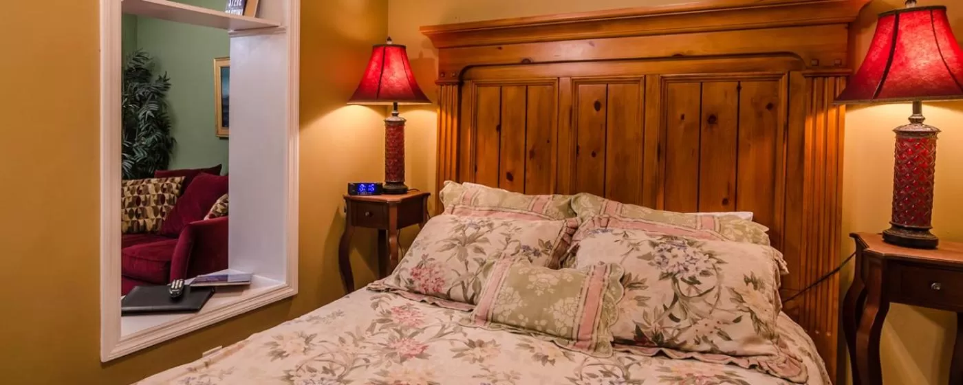 Bed in Casablanca Inn on the Bay