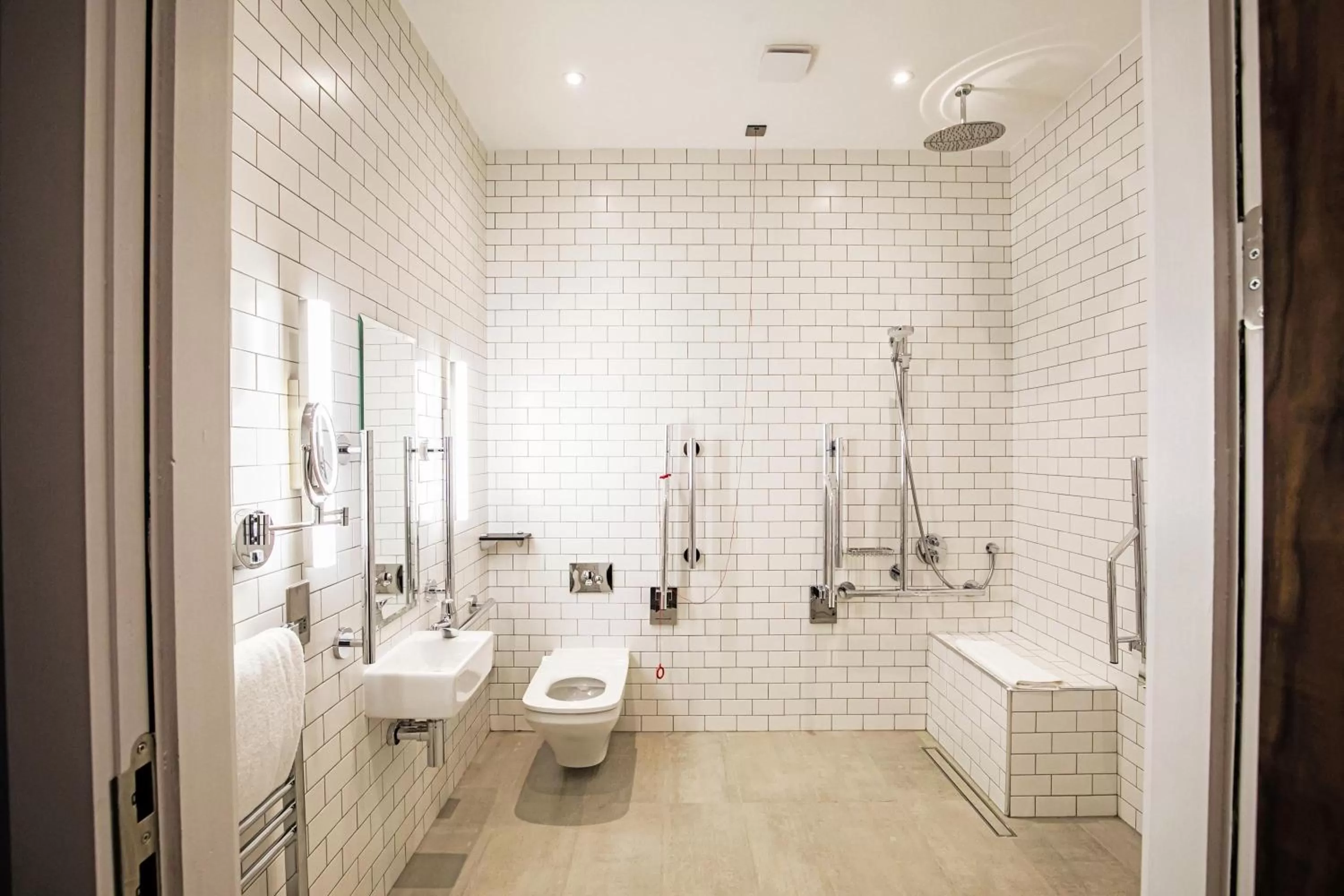 Bathroom in Sandman Signature Aberdeen Hotel & Spa