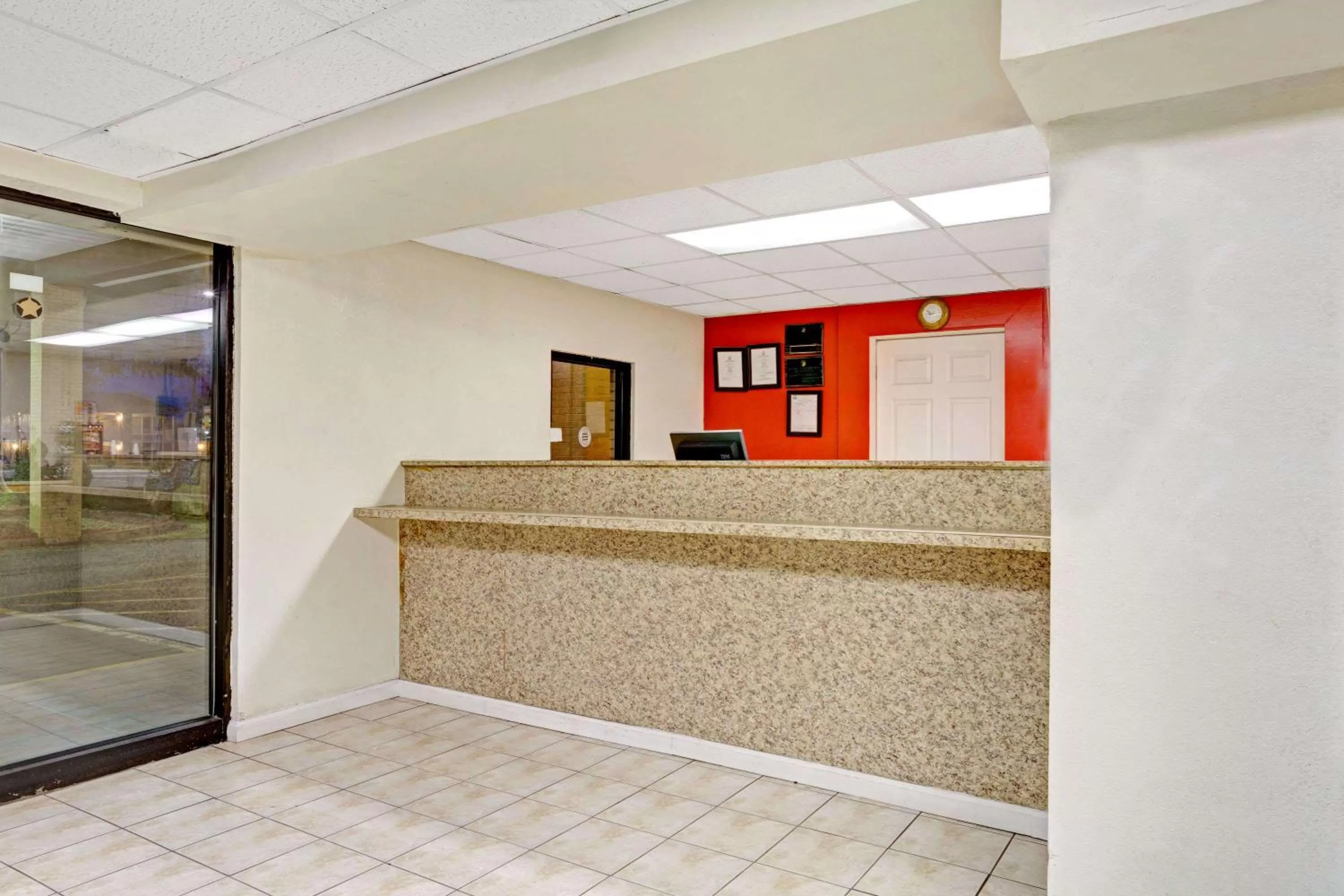 Lobby or reception in Super 8 by Wyndham Fredericksburg