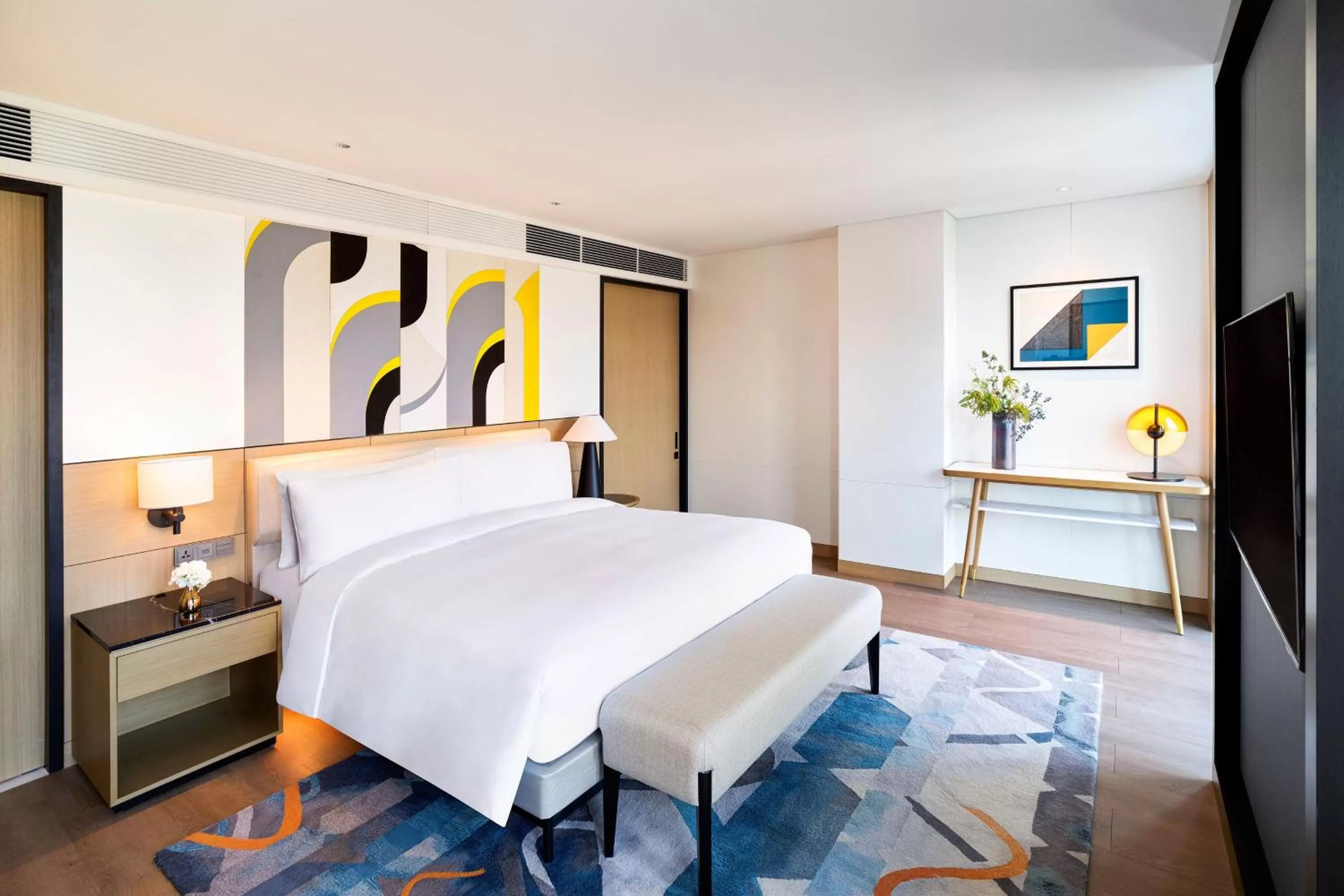 Photo of the whole room, Bed in Le Meridien Seoul Myeongdong