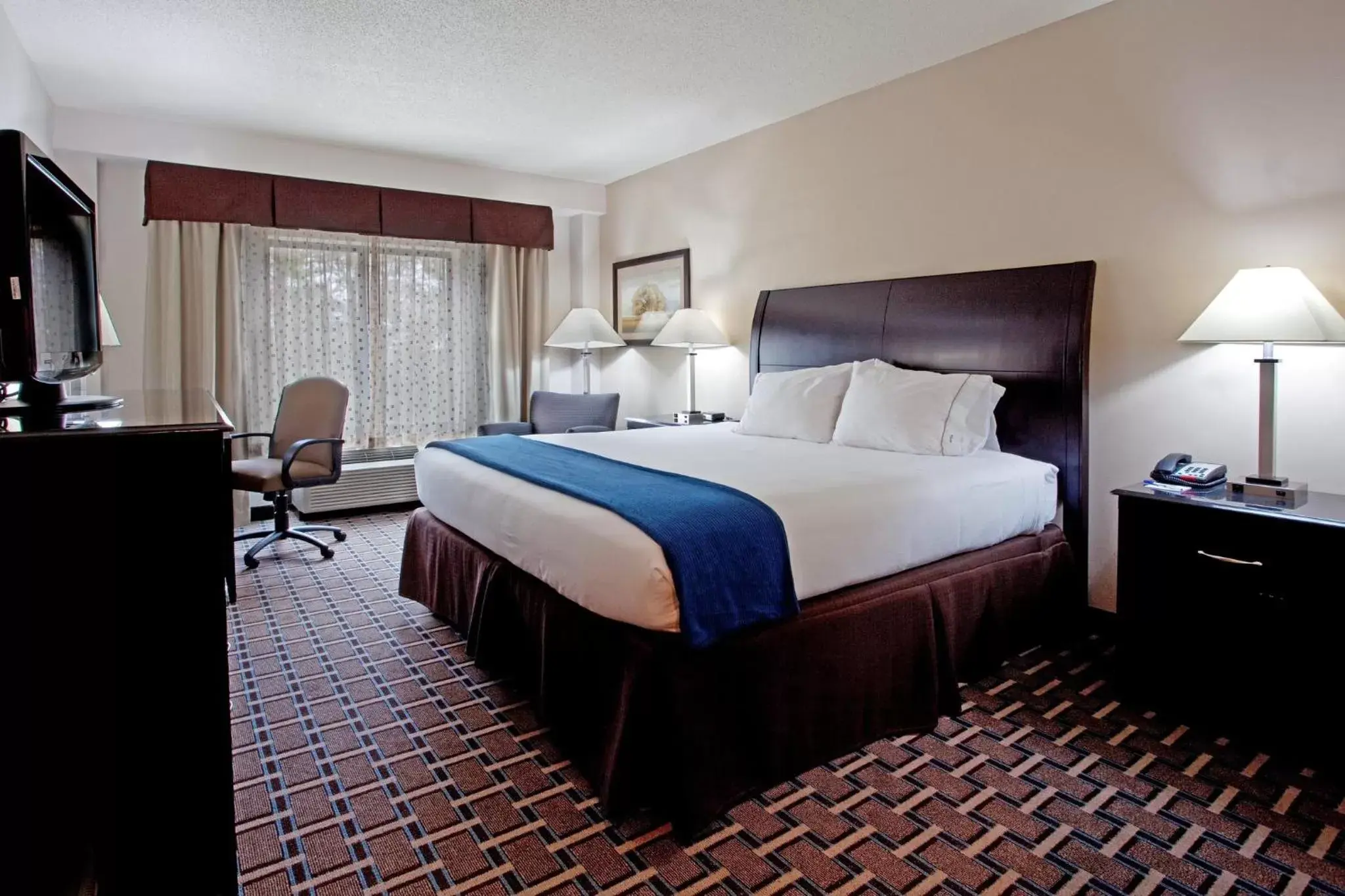 Photo of the whole room, Bed in Holiday Inn Express Hotel & Suites Hope Mills-Fayetteville Airport, an IHG Hotel