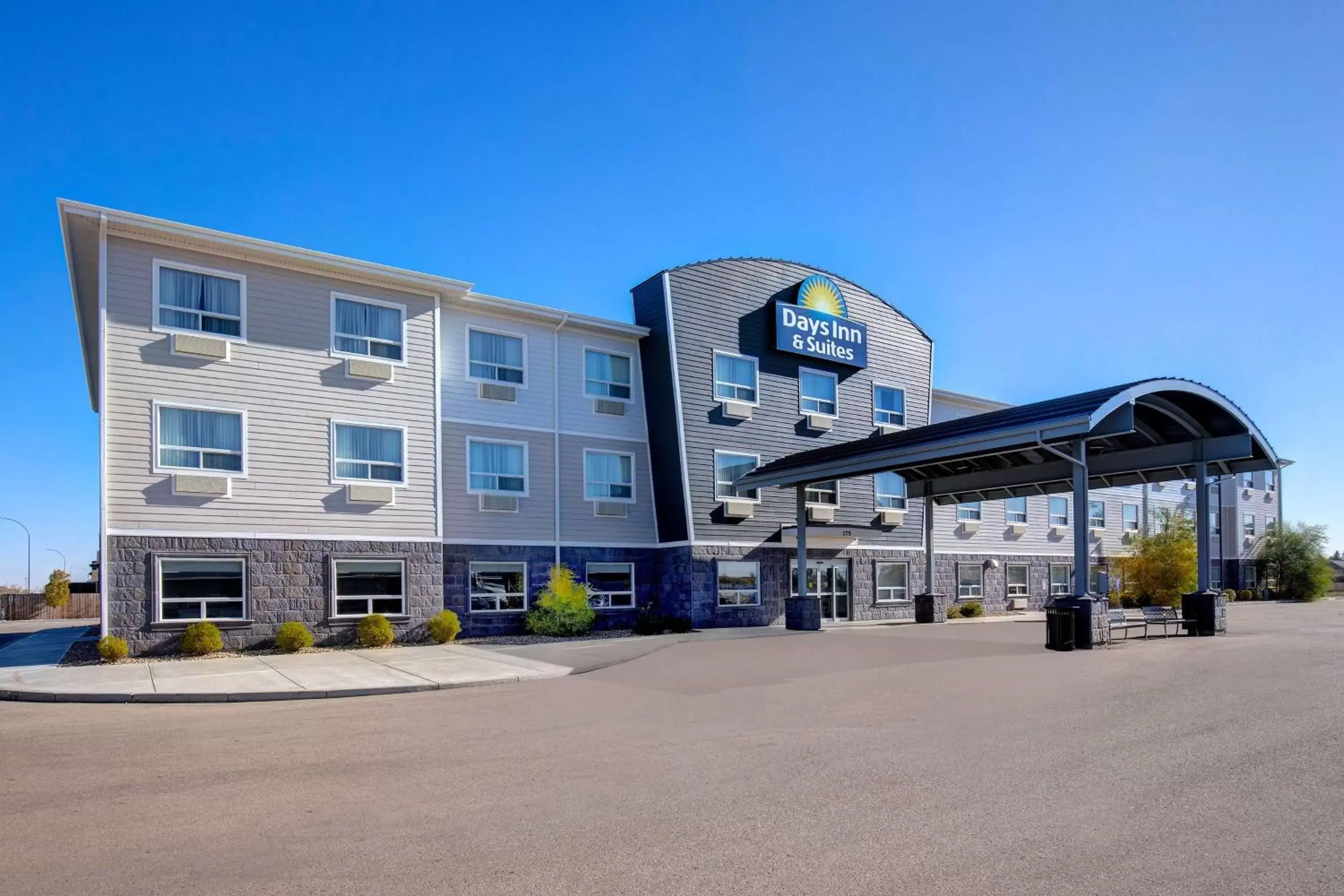 Property Building in Days Inn & Suites by Wyndham Warman Legends Centre