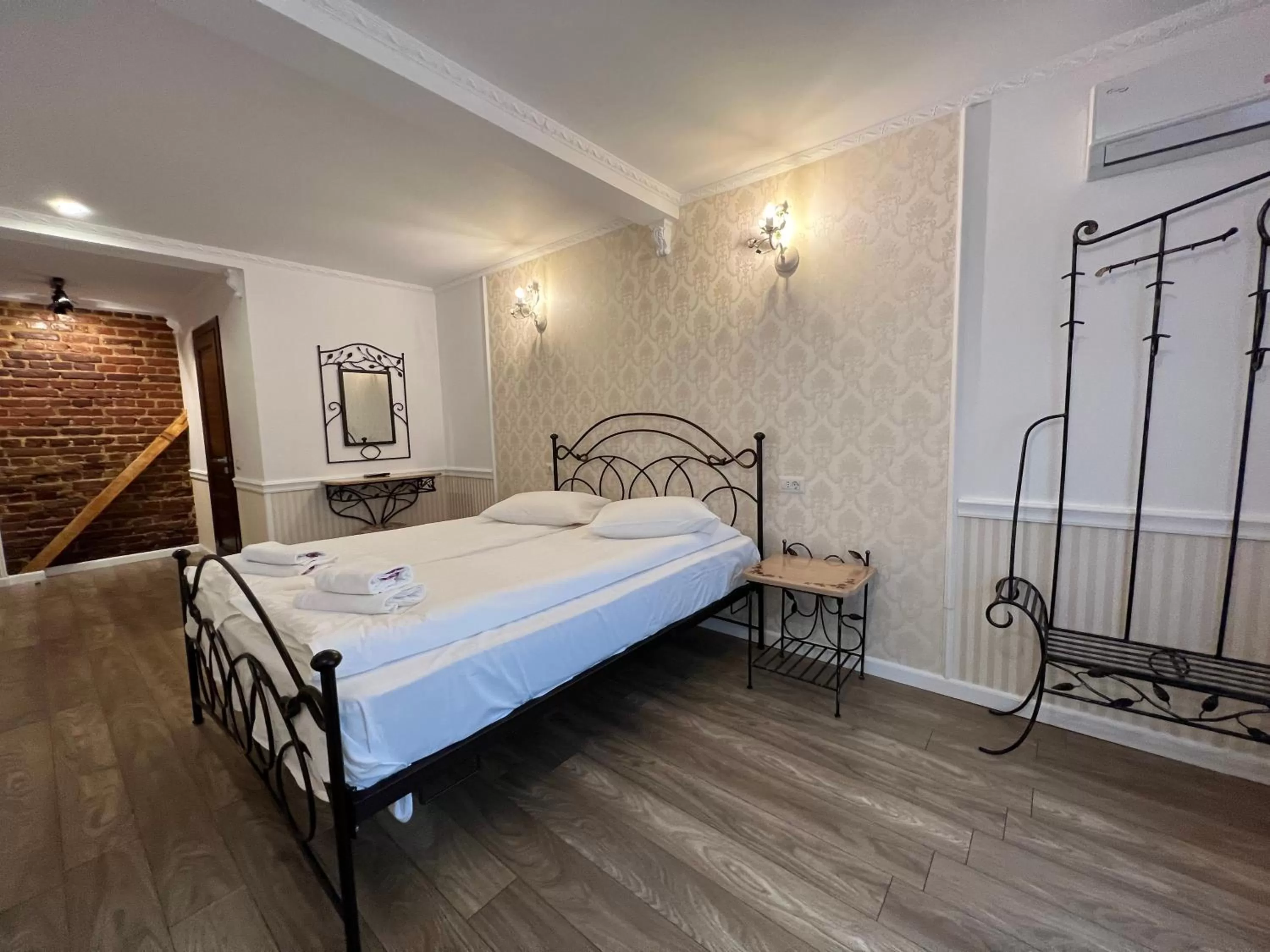 Bed in Hotel Boutique Cathedral Plaza Residences room for rent downtown