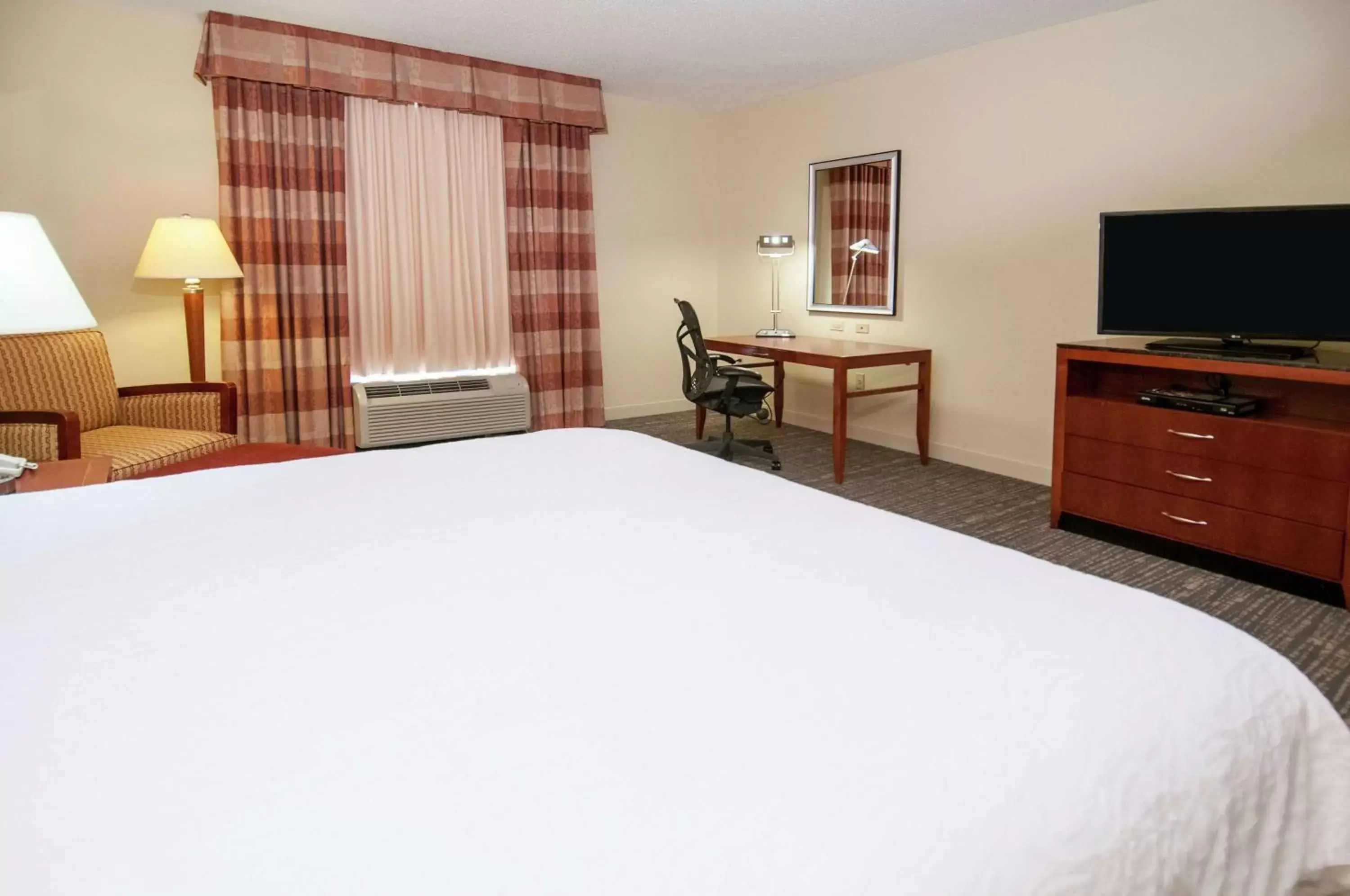 Bedroom, Bed in Hilton Garden Inn Jackson/Pearl