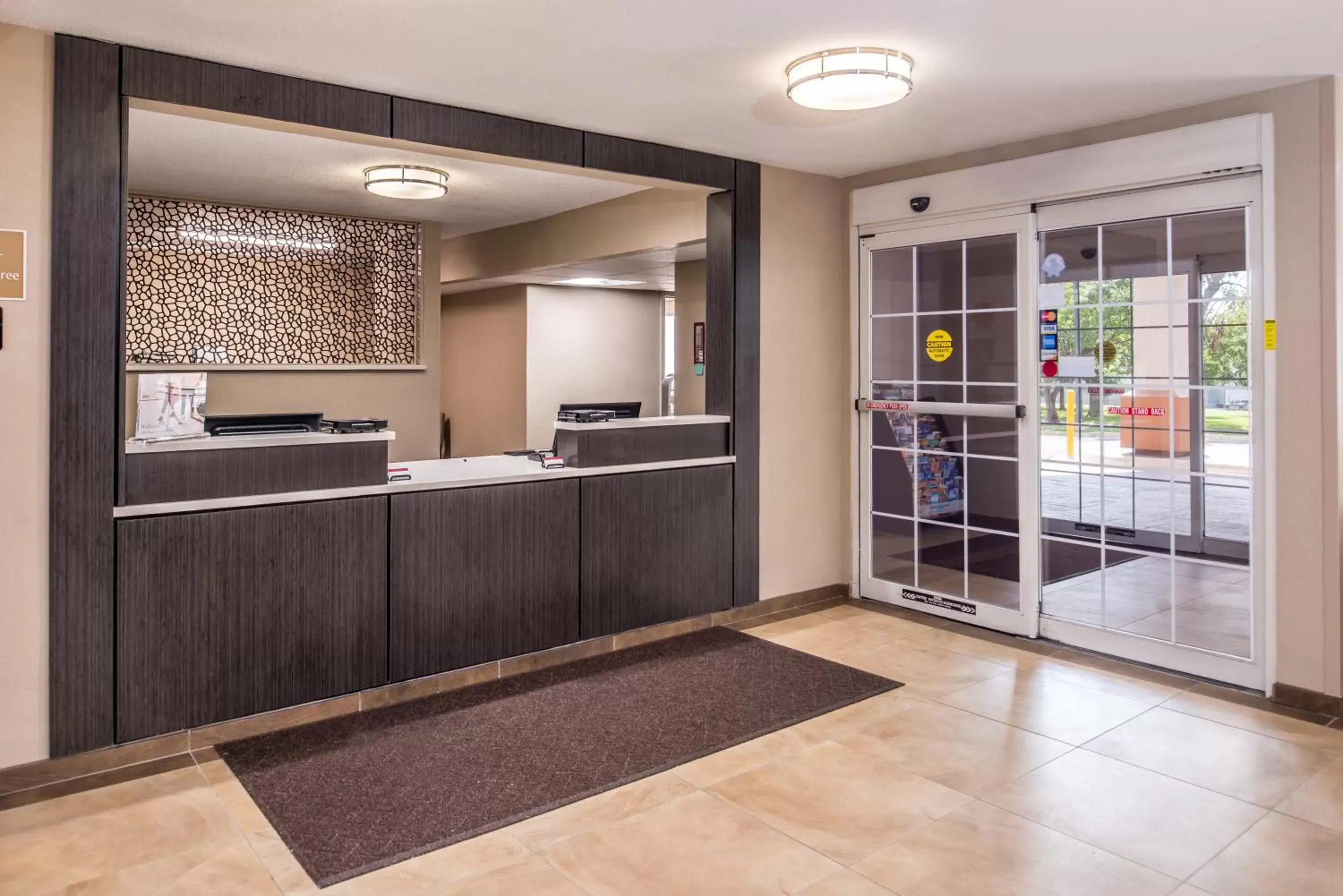 Lobby or reception, Kitchen/Kitchenette in Candlewood Suites - Topeka West, an IHG Hotel