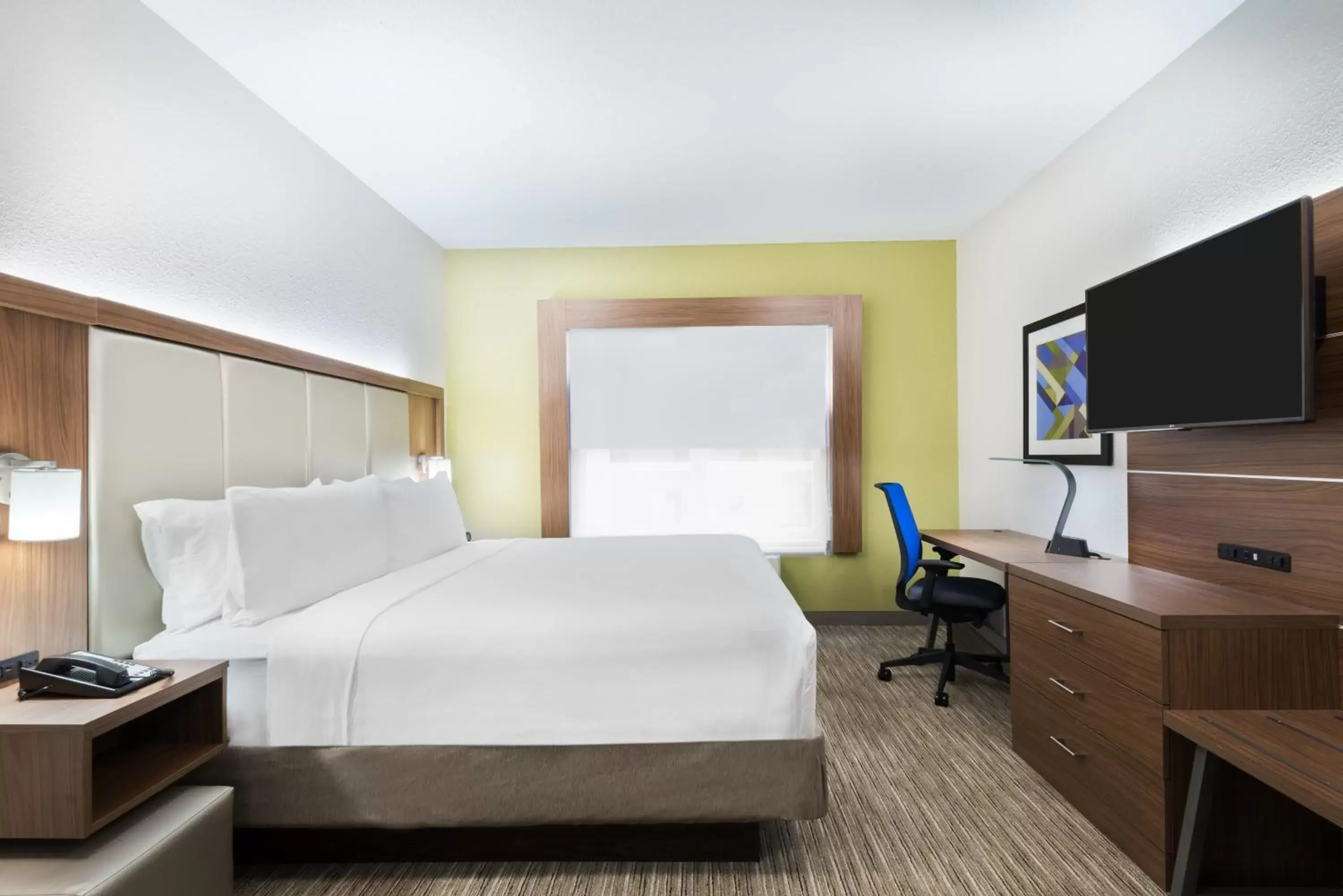 Bedroom, Bed in Holiday Inn Express & Suites - Columbus Airport East, an IHG Hotel