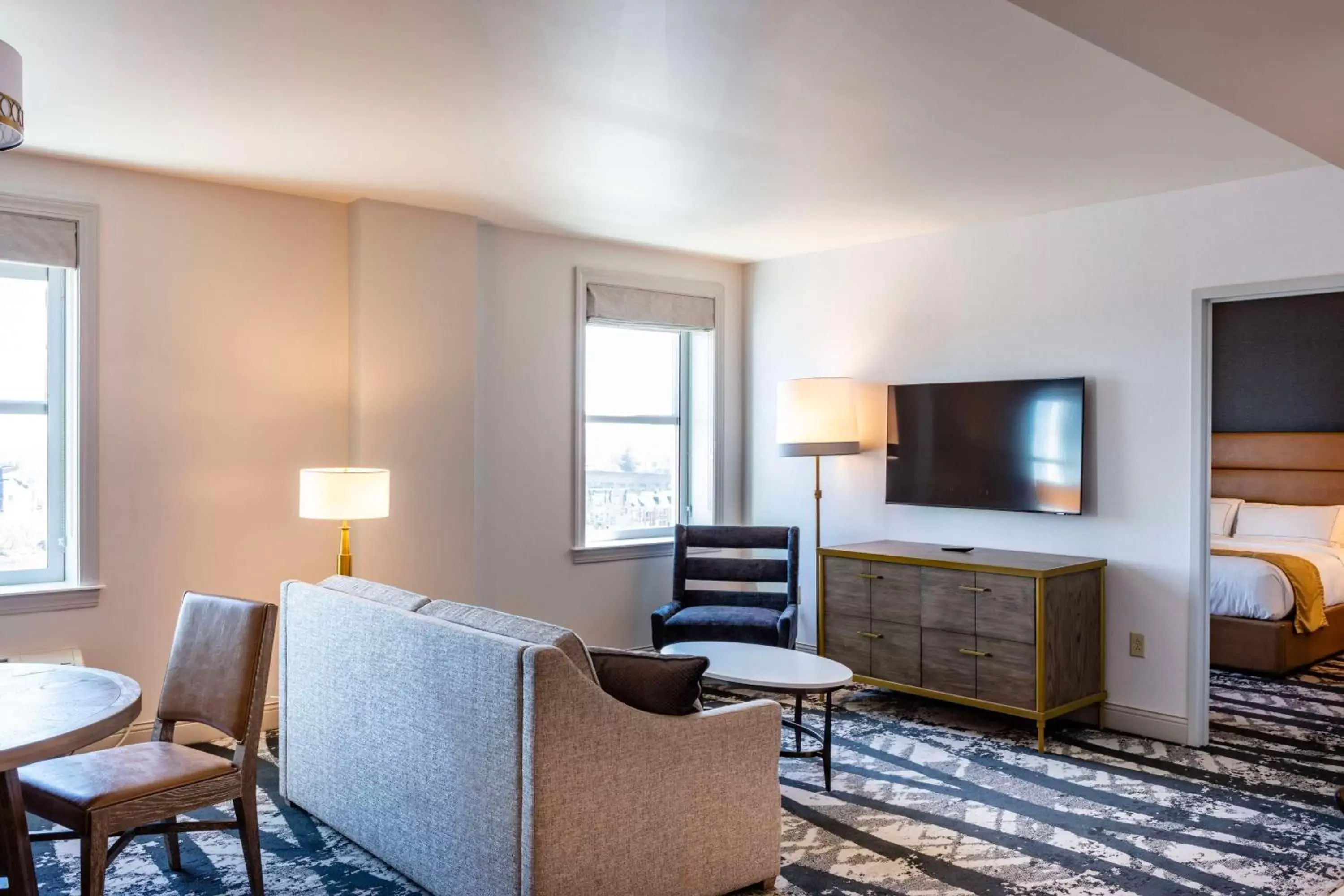 Living room, Seating Area in The Yorktowne Hotel, Tapestry Collection by Hilton