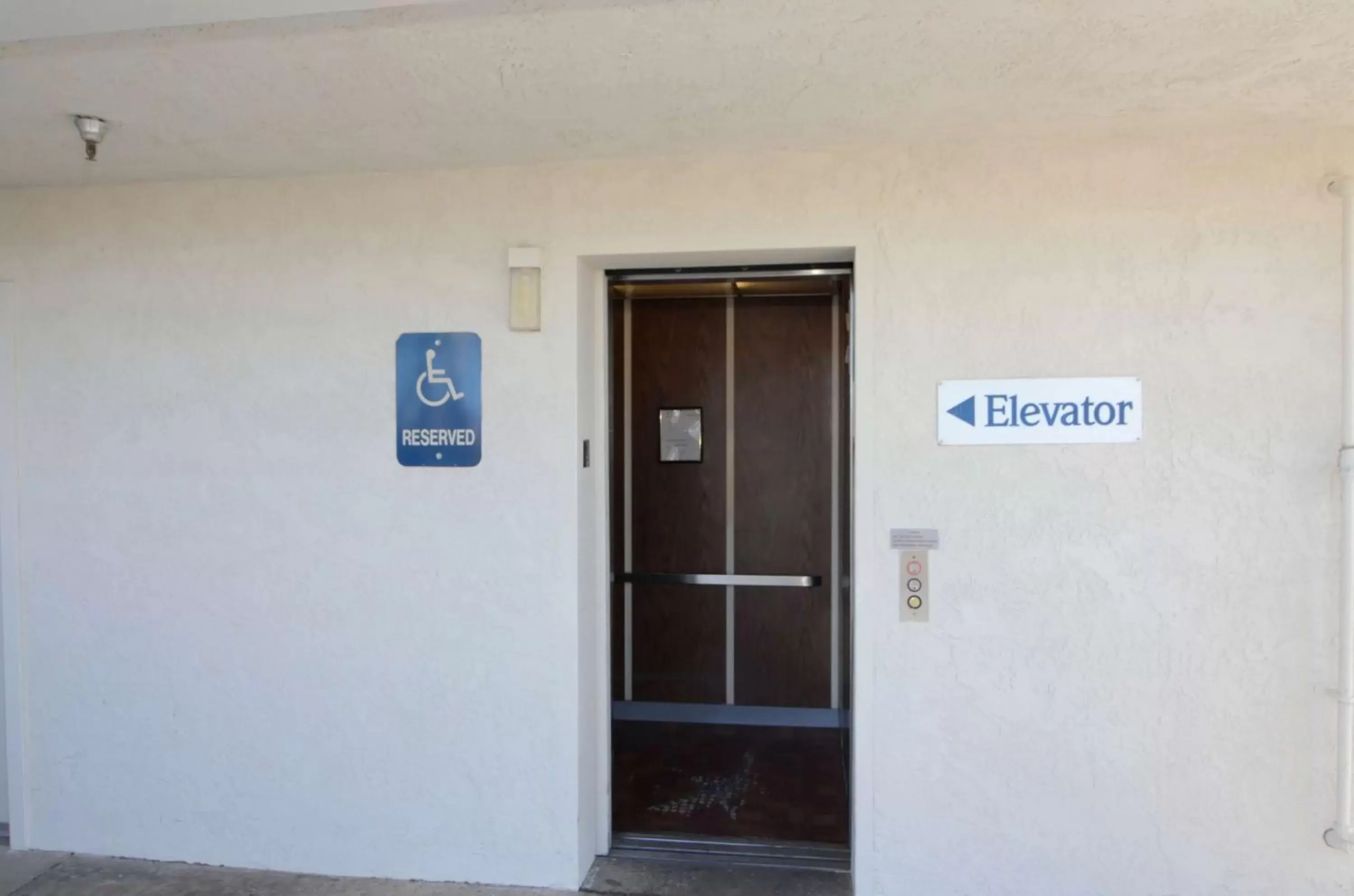 Property building in Motel 6-Twentynine Palms, CA