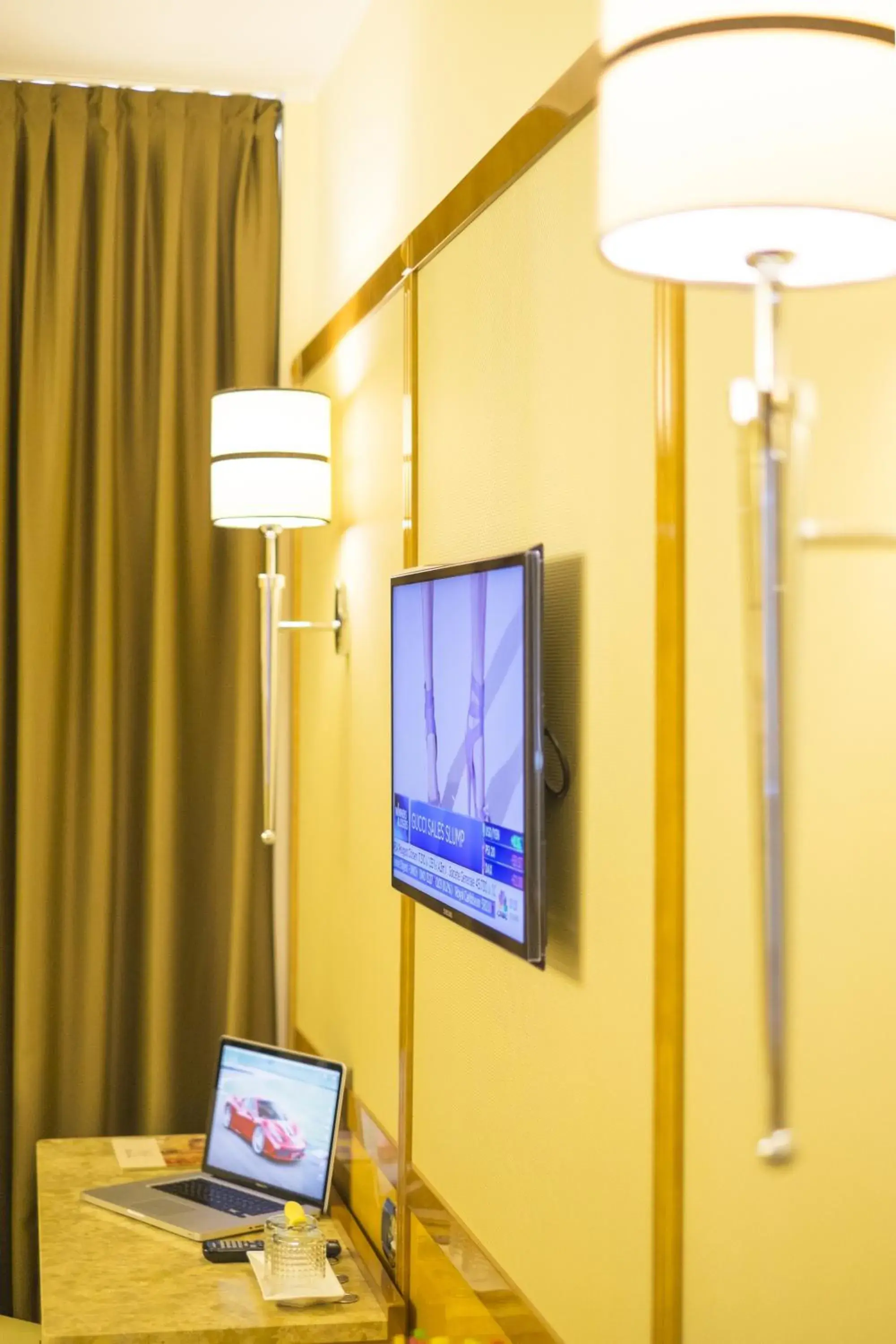 TV and multimedia, TV/Entertainment Center in Hotel Teco