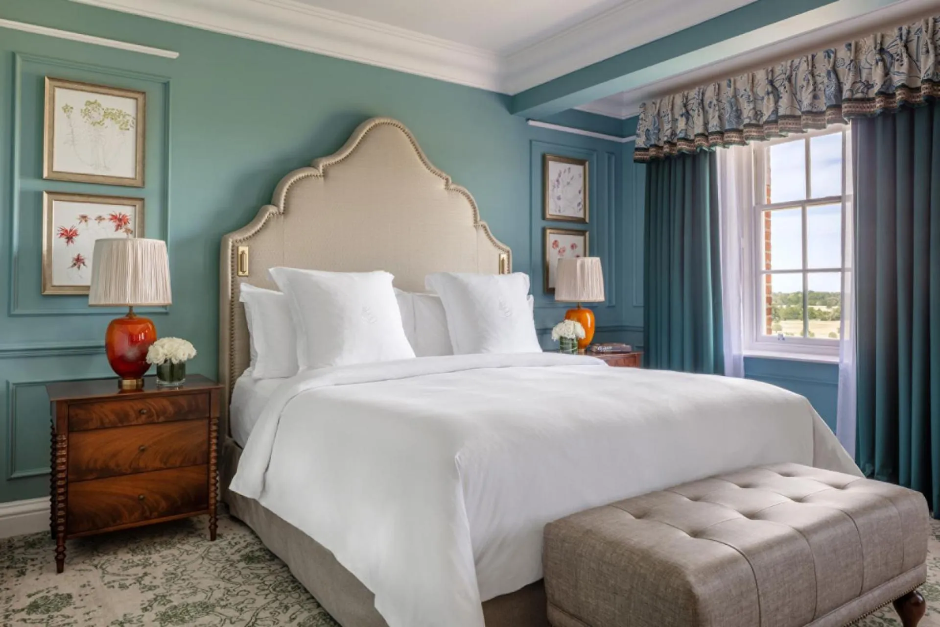 Bed in Four Seasons Hotel Hampshire