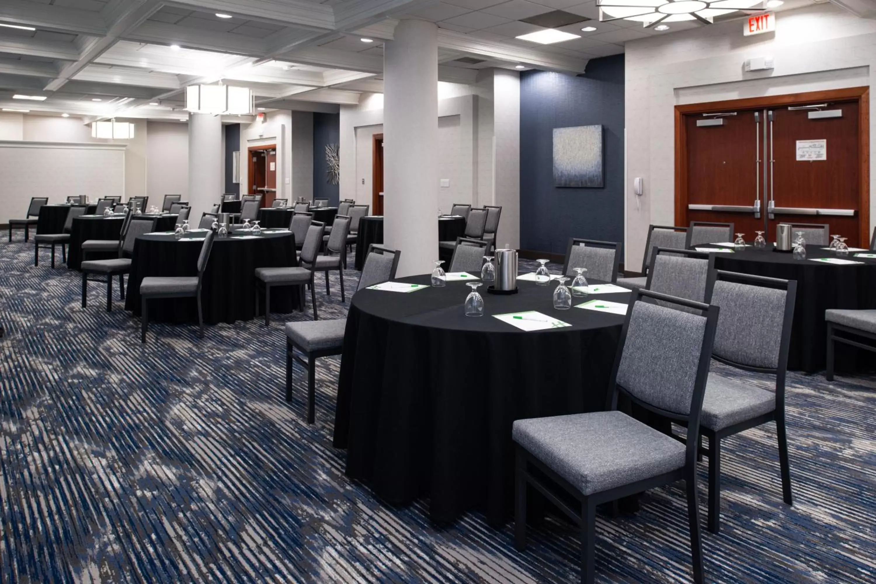 Meeting/conference room, Restaurant/Places to Eat in Holiday Inn Charlotte Center City, an IHG Hotel