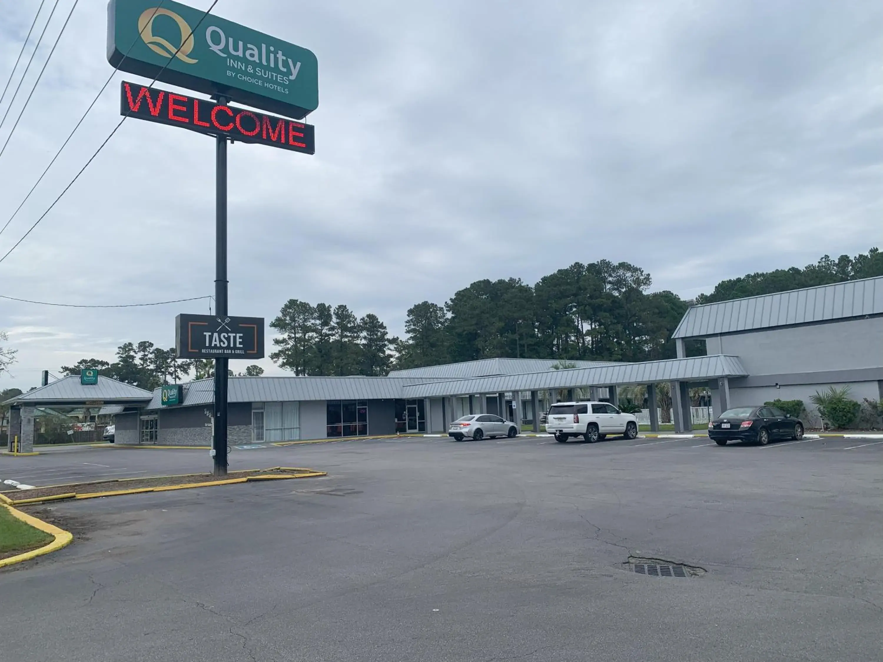 Property logo or sign, Property Building in Quality Inn & Suites Hardeeville - Savannah North - Renovated with Hot Breakfast Included