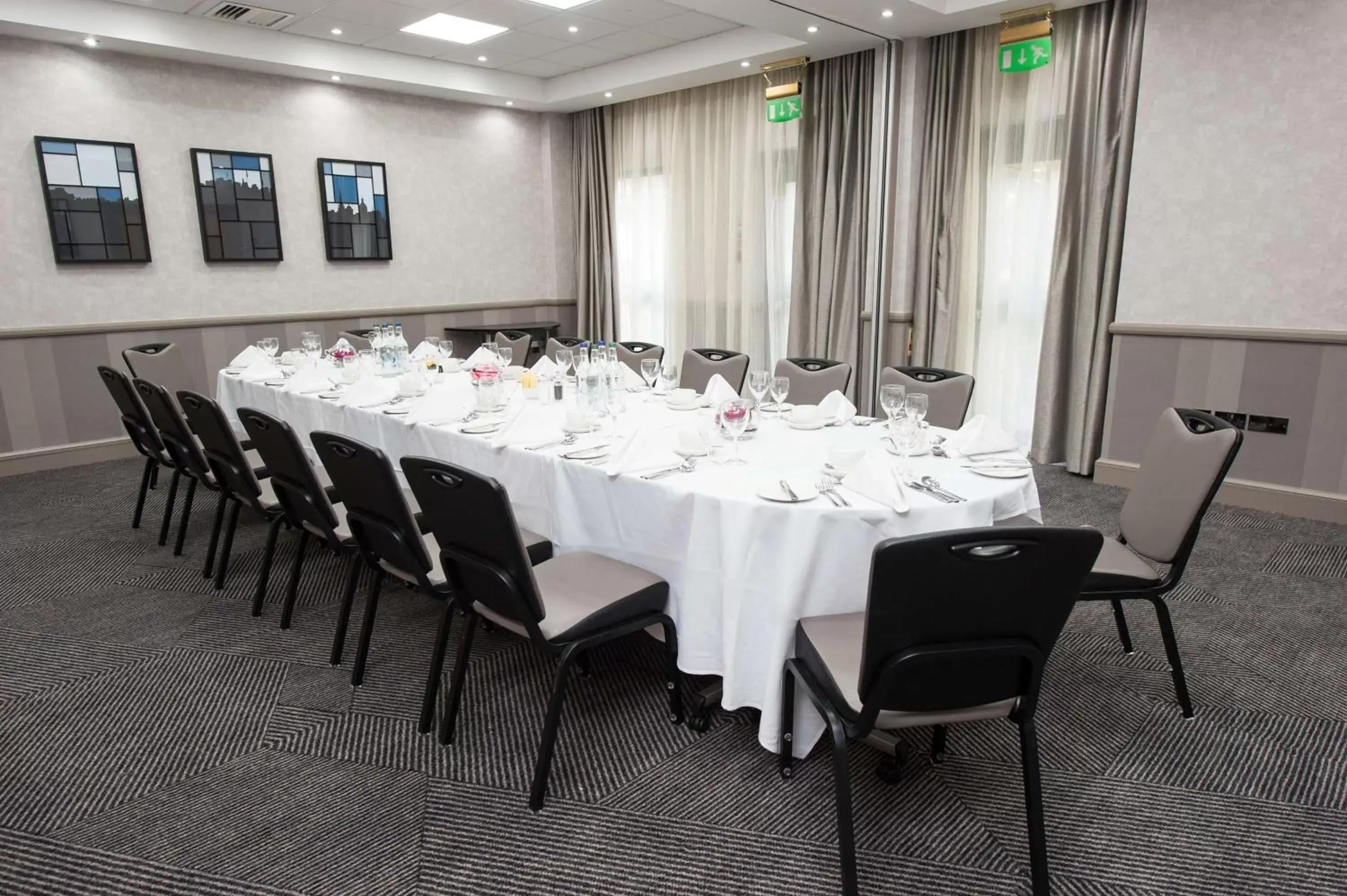 Meeting/conference room, Restaurant/Places to Eat in DoubleTree by Hilton Edinburgh Airport