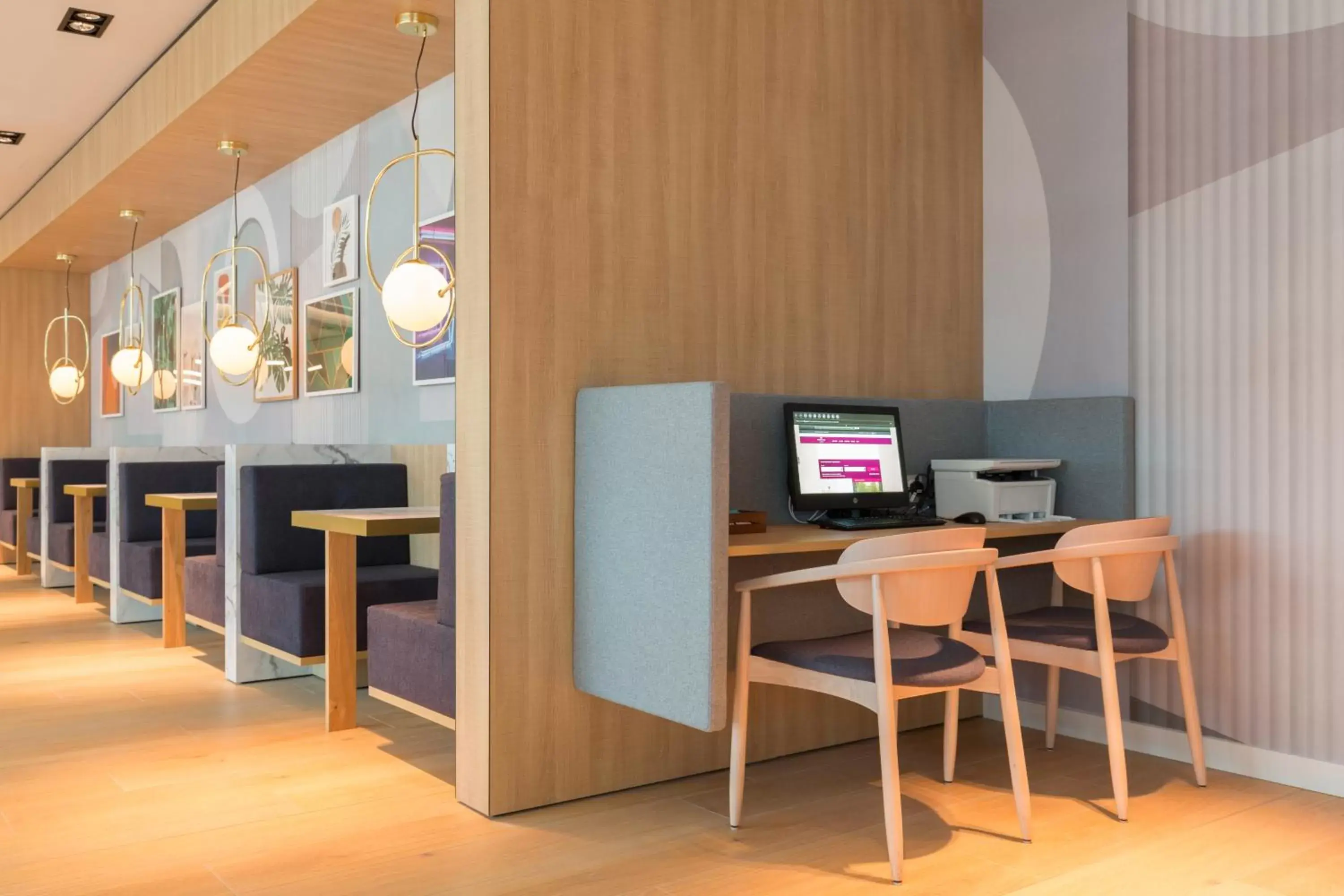 Lobby or reception in Crowne Plaza Utrecht - Central Station by IHG Lobby or reception in Crowne Plaza Utrecht - Central Station by IHG