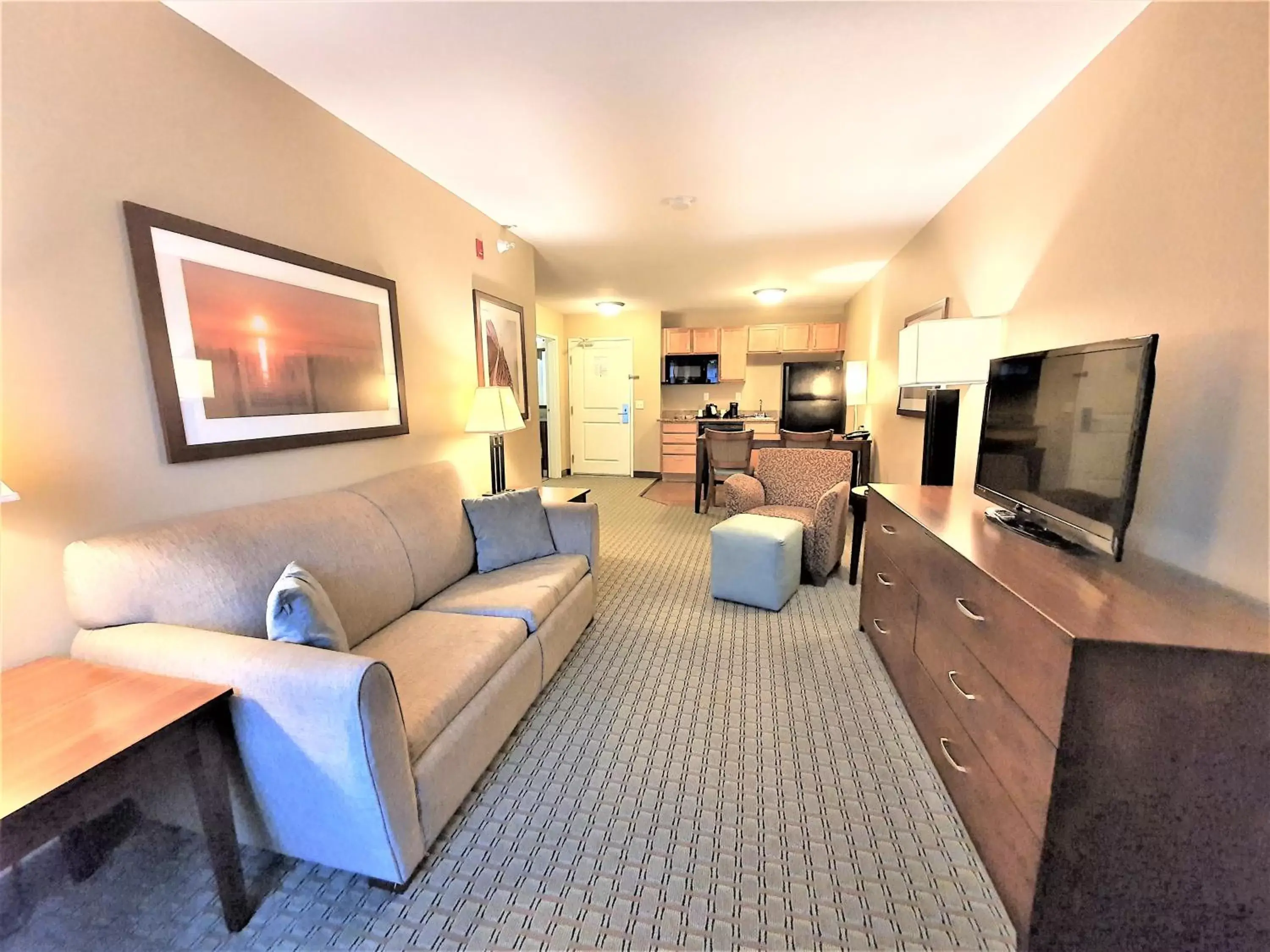 Seating Area in AmeriVu Inn and Suites - Chisago City